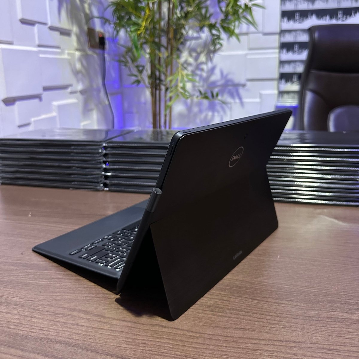 Dell Latitude 5290 2 - in - 1 - 8th Gen. Intel Core i5 - 256GB SSD - 8GB RAM - Keyboard Light - Touchscreen