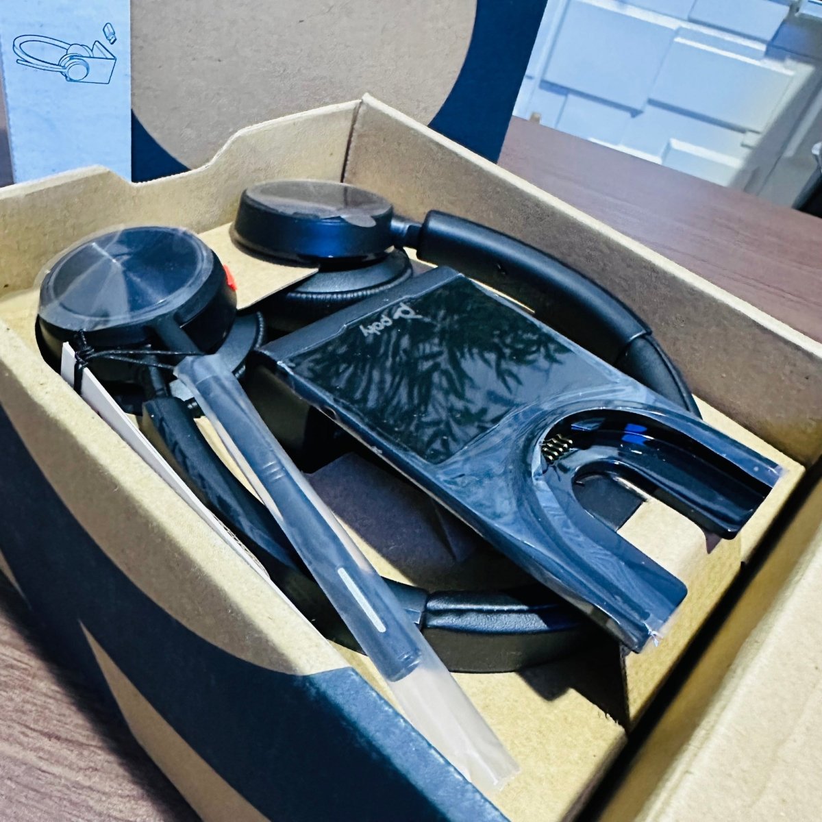 Poly Savi 7320 UC Wireless Dect Headset