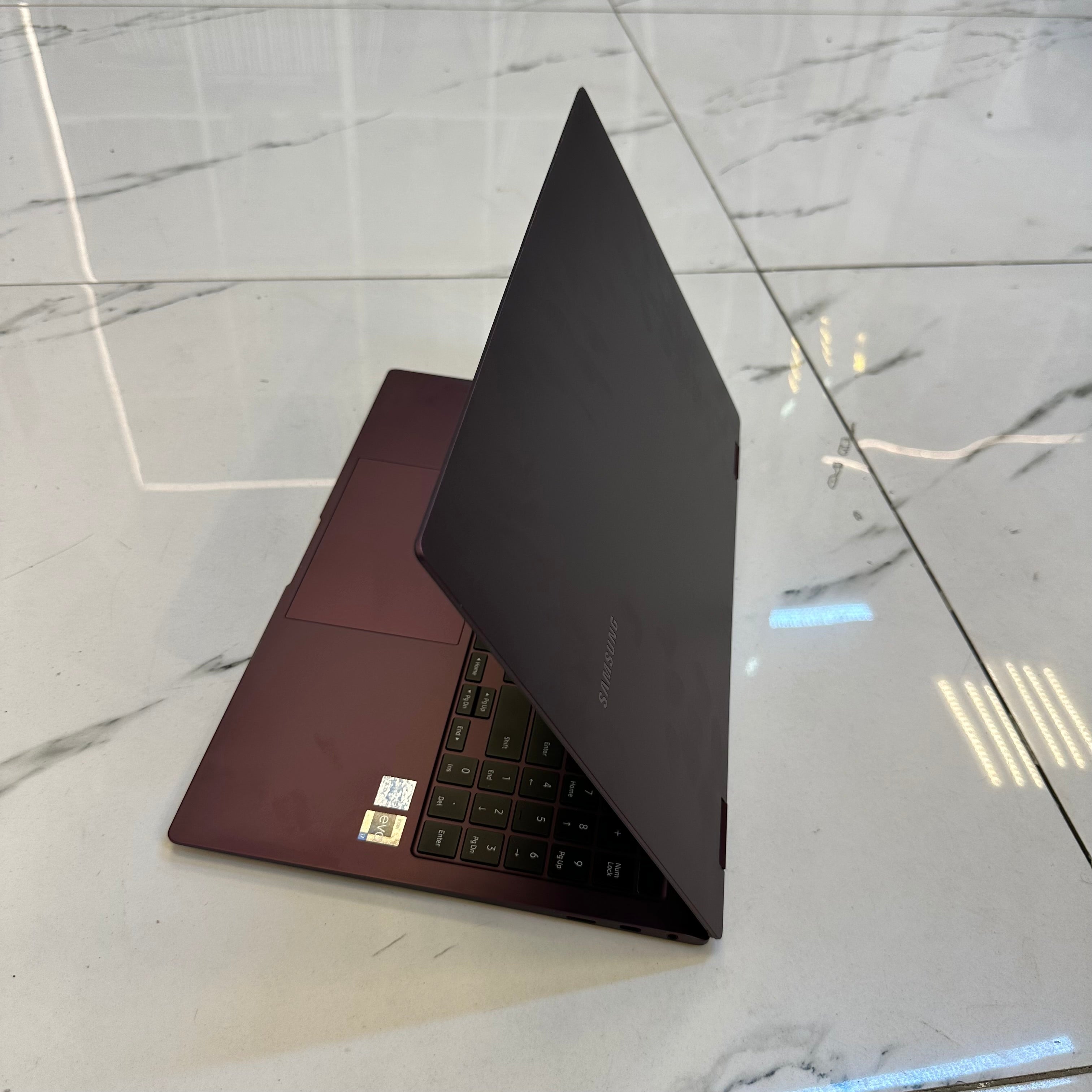 Samsung Galaxy Book 2 Pro 360 - 12th Gen. Intel Core i7 - 1TB SSD - 16GB RAM - Keyboard Light - Touchscreen