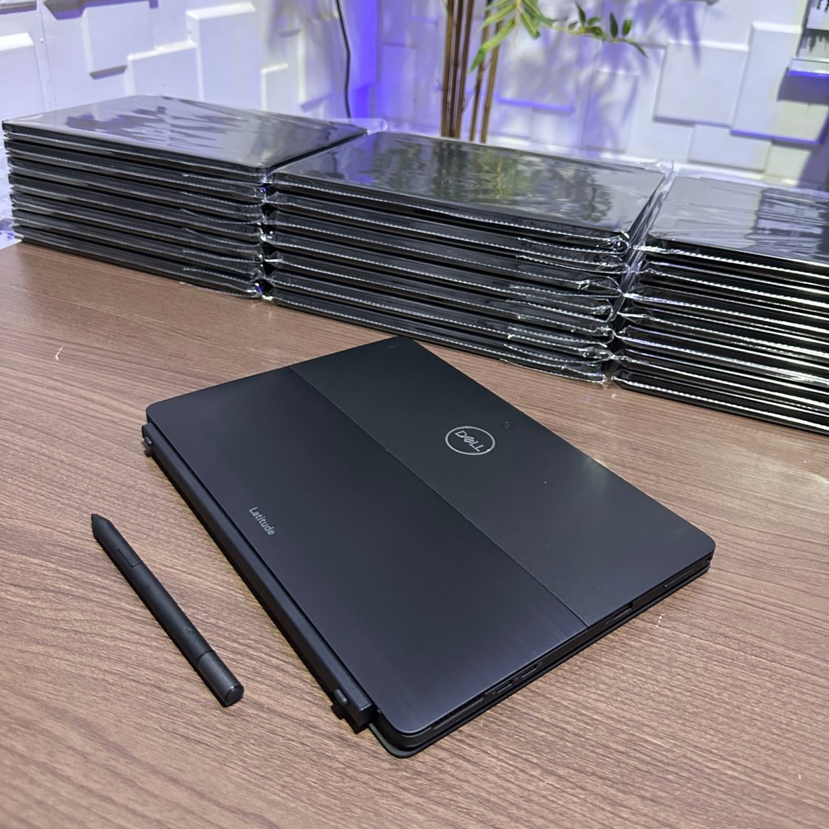 Dell Latitude 5290 2 - in - 1 - 8th Gen. Intel Core i5 - 256GB SSD - 8GB RAM - Keyboard Light - Touchscreen