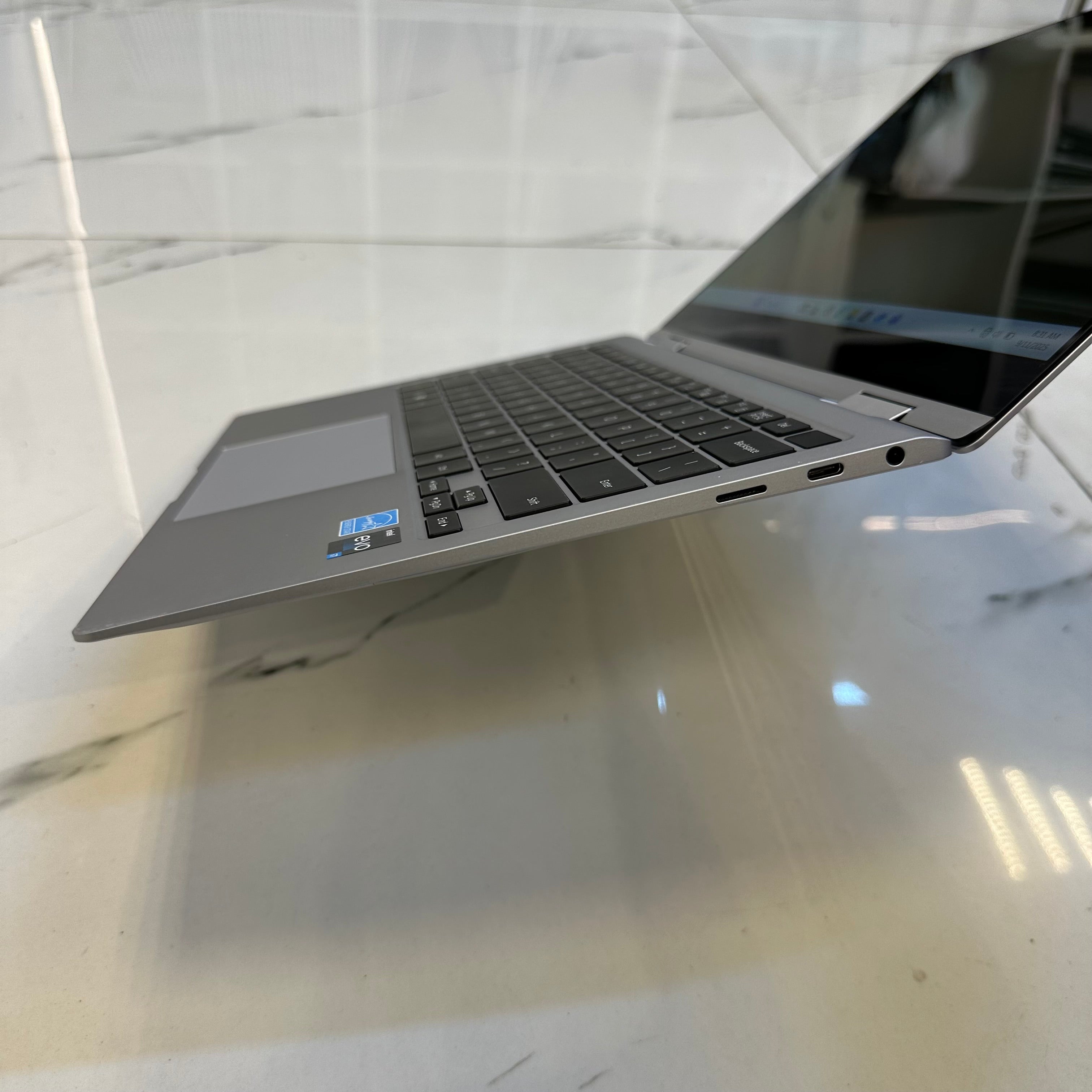Samsung Galaxy Book 2 Pro 360 - 12th Gen. Intel Core i7 - 512GB SSD - 16GB RAM - Keyboard Light - Touchscreen