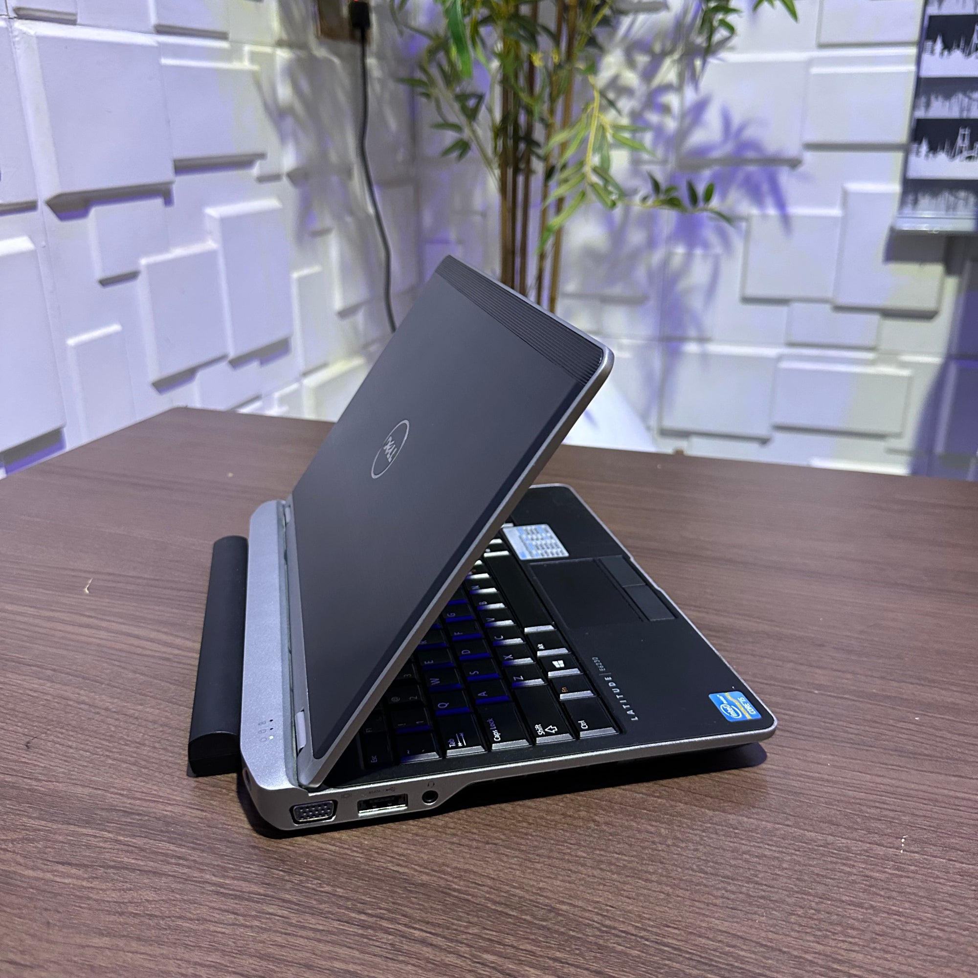 Dell Latitude E6220 - Intel Core i5 - 320GB HDD - 8GB RAM