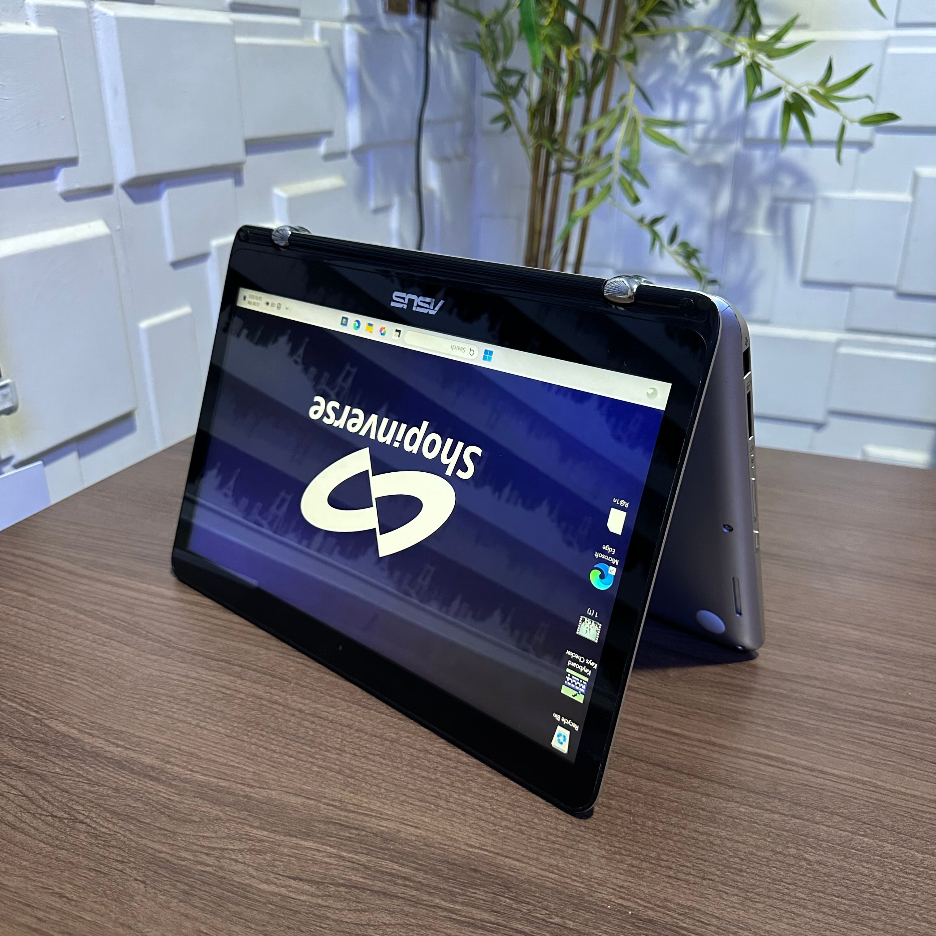 Asus Q304U - 7th Gen. Intel Core i5 - 1TB HDD - 4GB RAM - Touchscreen