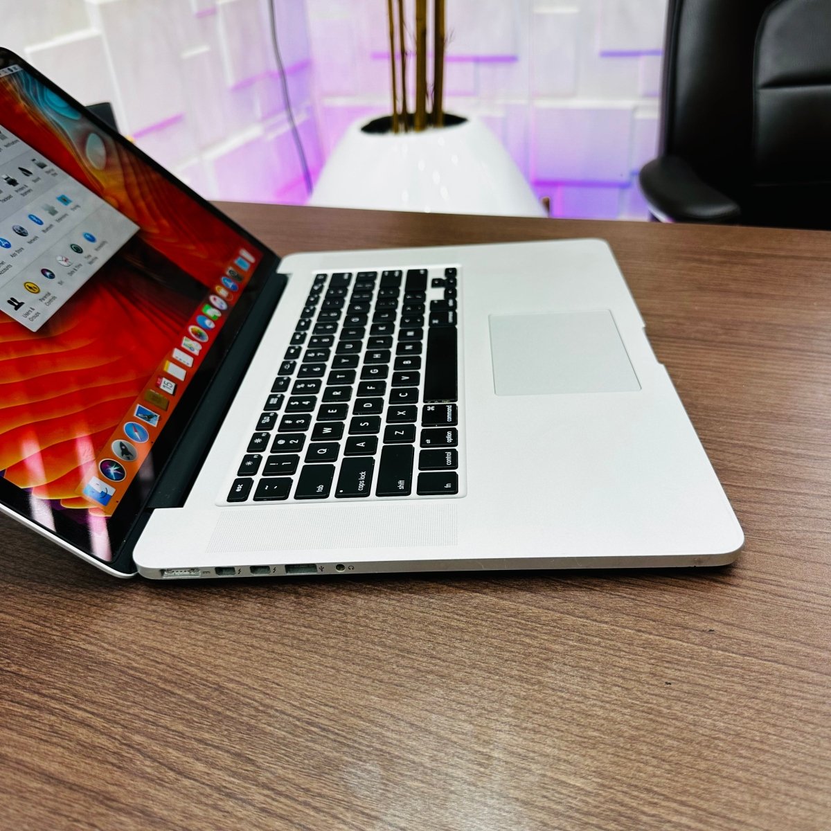 15 - inch Apple MacBook Pro Retina 2015 - Intel Core i7 - 256GB SSD - 16GB RAM - Keyboard Light