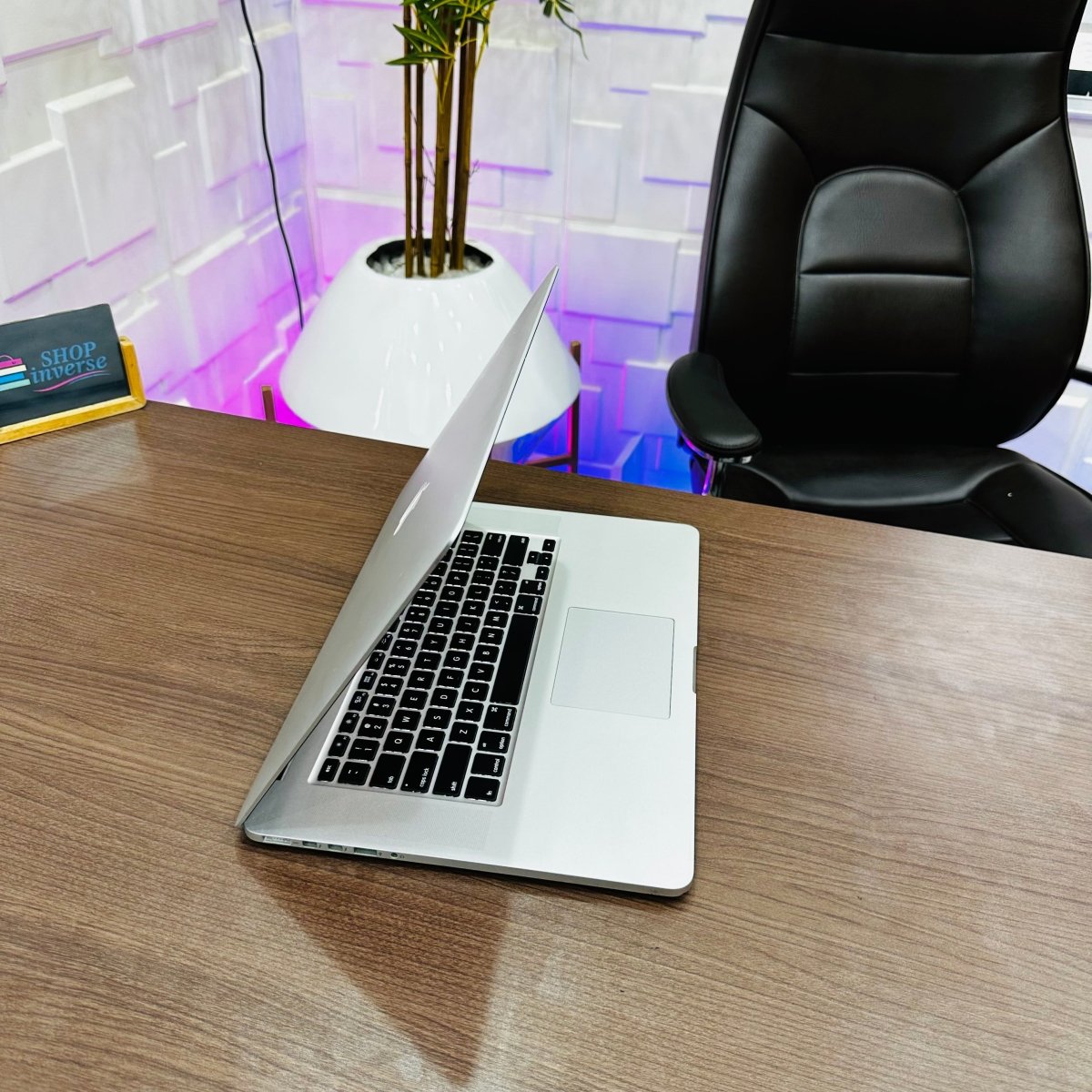 15 - inch Apple MacBook Pro Retina 2015 - Intel Core i7 - 256GB SSD - 16GB RAM - Keyboard Light