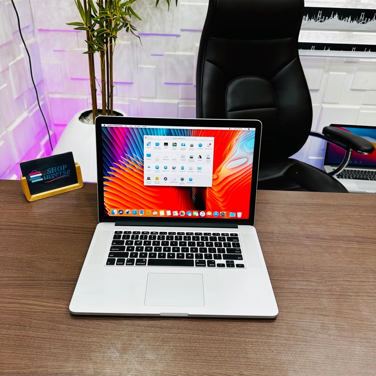 15 - inch Apple MacBook Pro Retina 2015 - Intel Core i7 - 256GB SSD - 16GB RAM - Keyboard Light