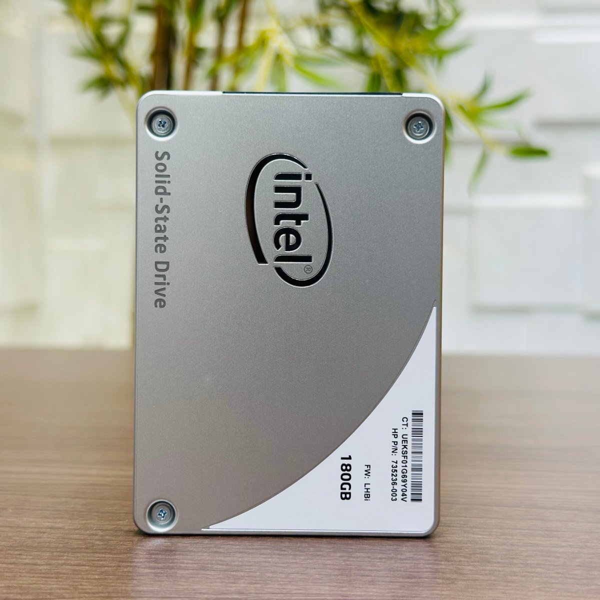 180GB 2.5 - inch SATA SSD - Intel