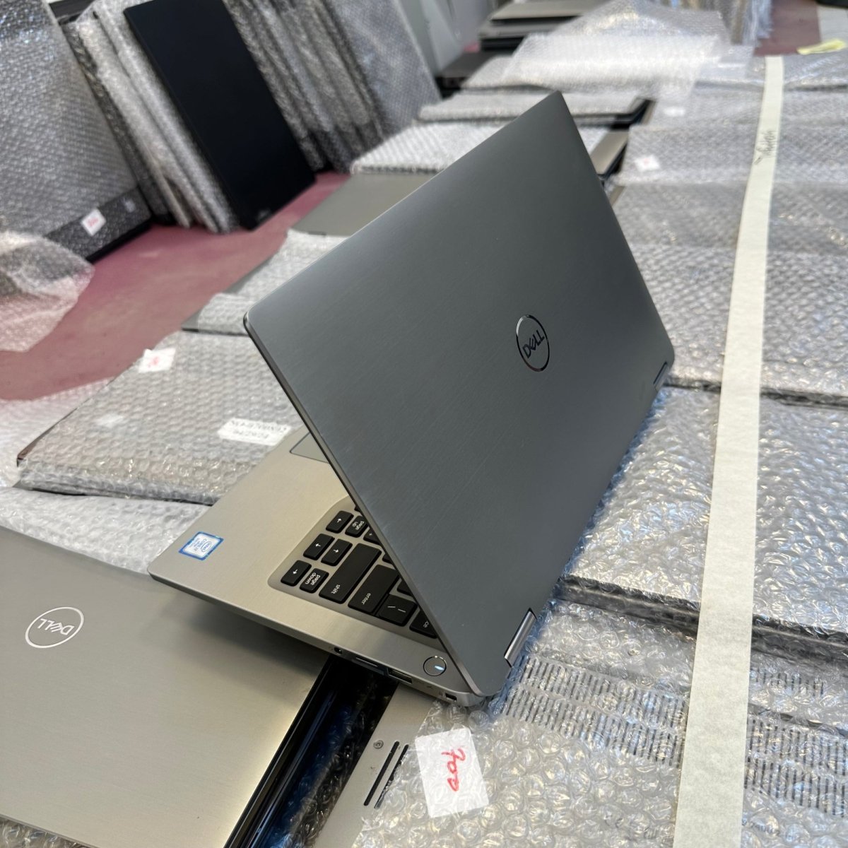 Dell Latitude 7400 2 - in - 1 - 8th Gen. Intel Core i7 - 512GB SSD - 16GB RAM - Keyboard Light - Touchscreen - Facial Recognition