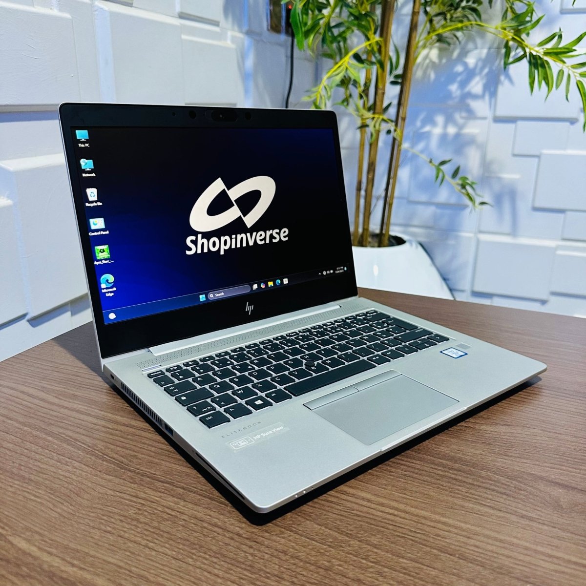 HP EliteBook 830 G5 - 8th Gen. Intel Core i5 - 256GB SSD - 8GB RAM - Keypad Light