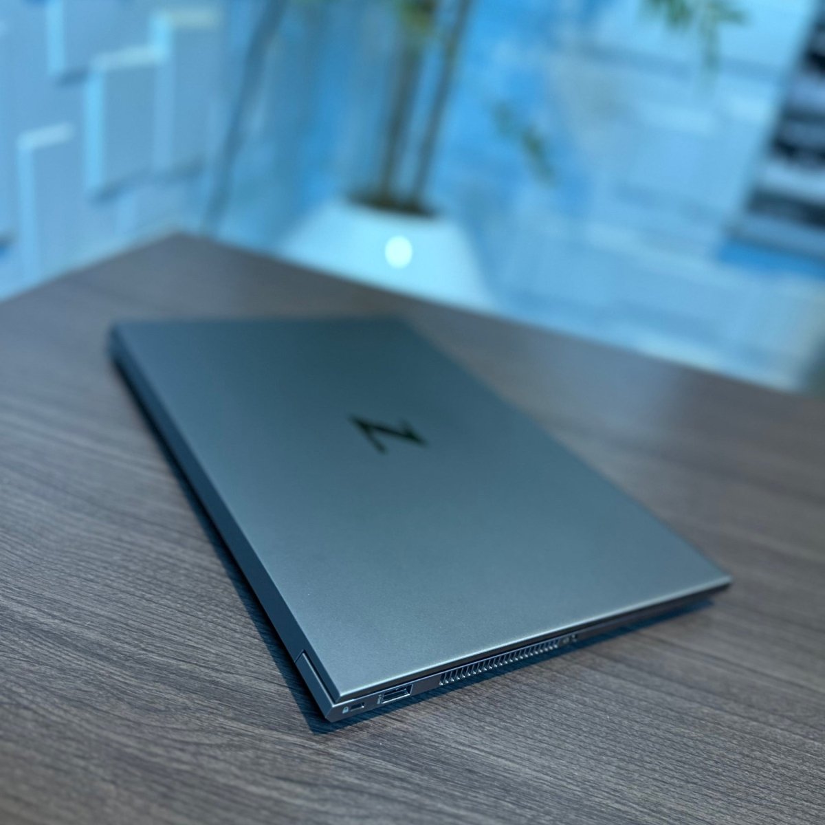 HP zBook Studio G7 - 10th Gen. Intel Core i9 - 512GB SSD - 32GB RAM - 4GB Nvidia Quadro - keyboard Light
