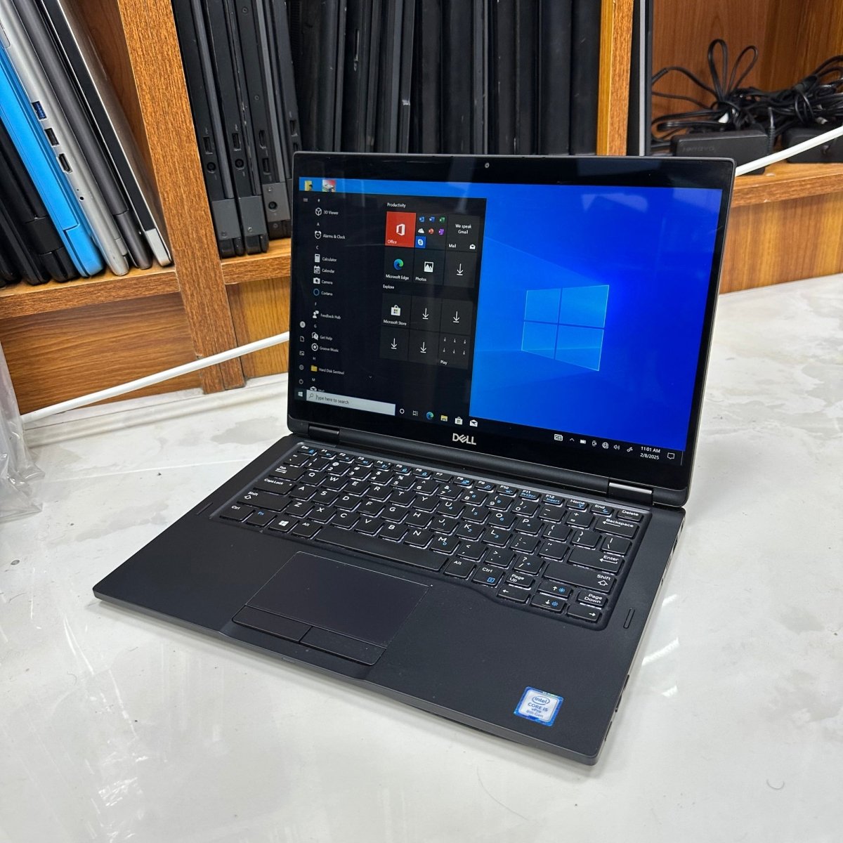 Dell Latitude 7390 2 - in - 1 - 8th Gen. Intel Core i7 - 256GB SSD - 16GB RAM - Keyboard Light - Touchscreen