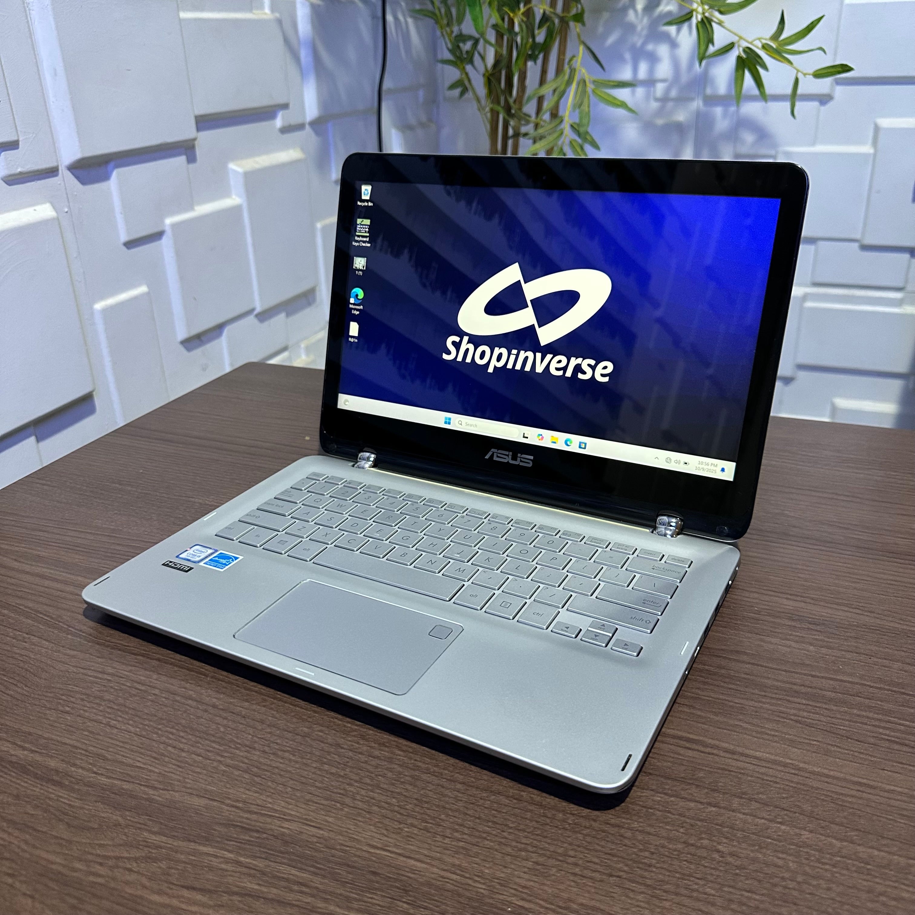 Asus Q304U - 7th Gen. Intel Core i5 - 1TB HDD - 4GB RAM - Touchscreen