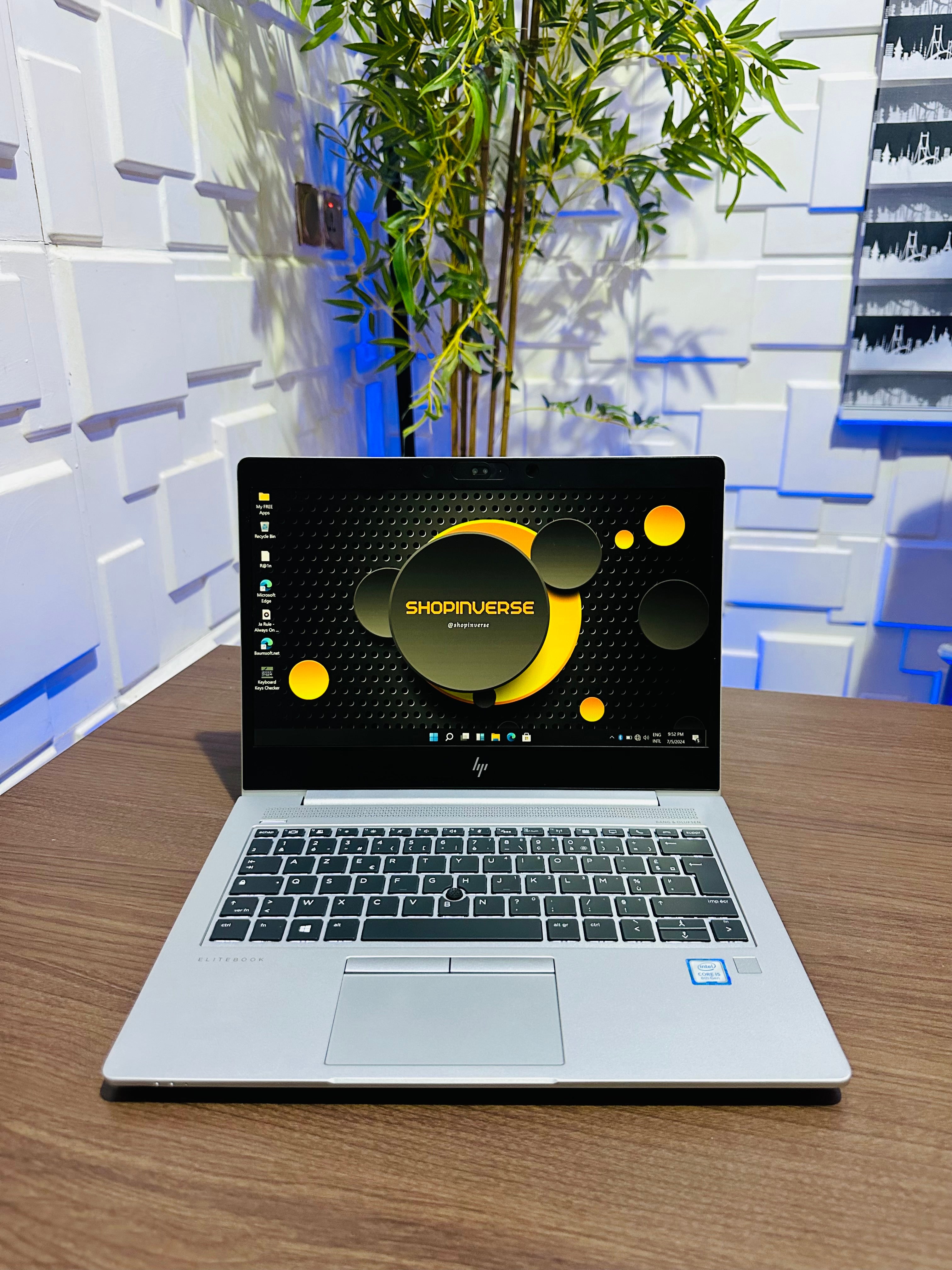 HP EliteBook 830 G5 - 8th Gen. Intel Core i5 - 256GB SSD - 8GB RAM