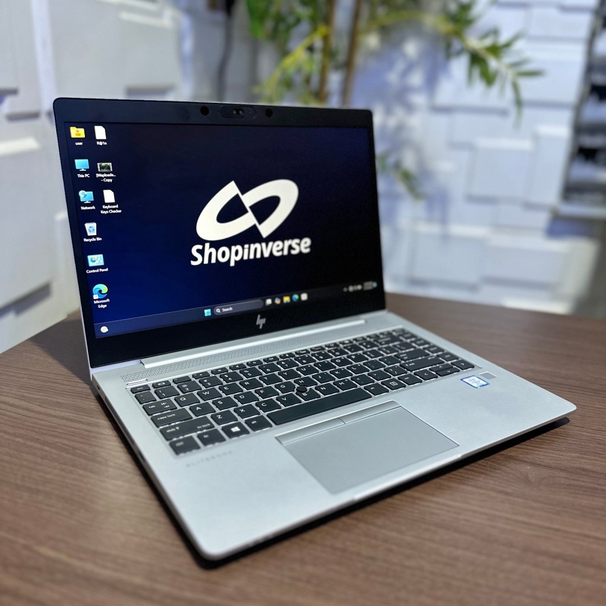 HP EliteBook 840 G5 - 8th Gen. Intel Core i5 - 256GB SSD - 8GB RAM - Keypad Light