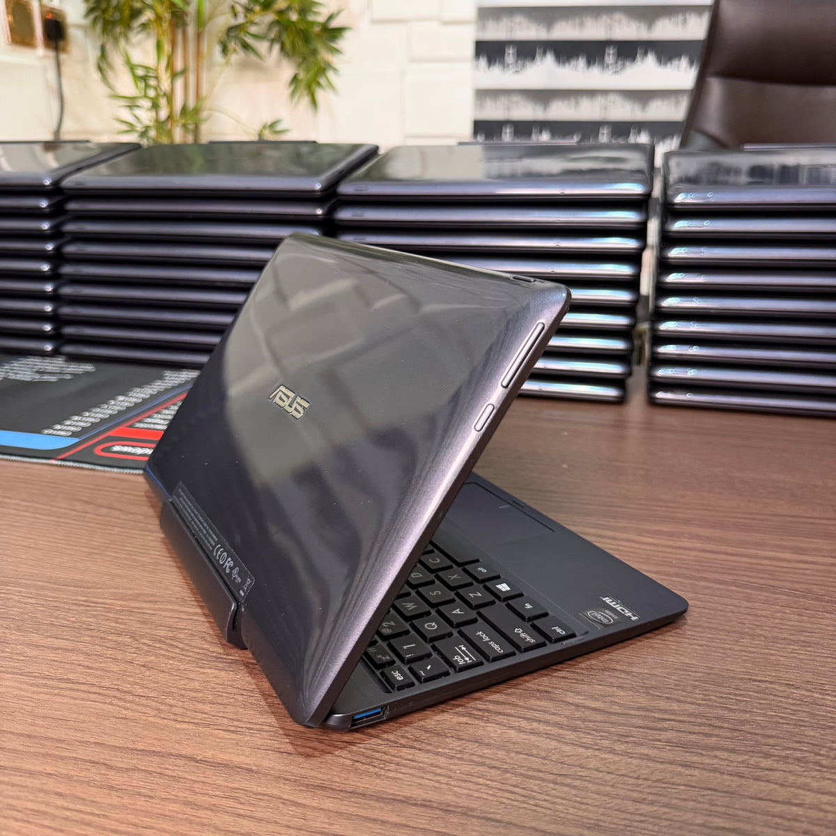 ASUS Transformer Book 2-in-1 Detachable | Intel Atom Z3740 | 2GB RAM | 64GB eMMC | Touchscreen
