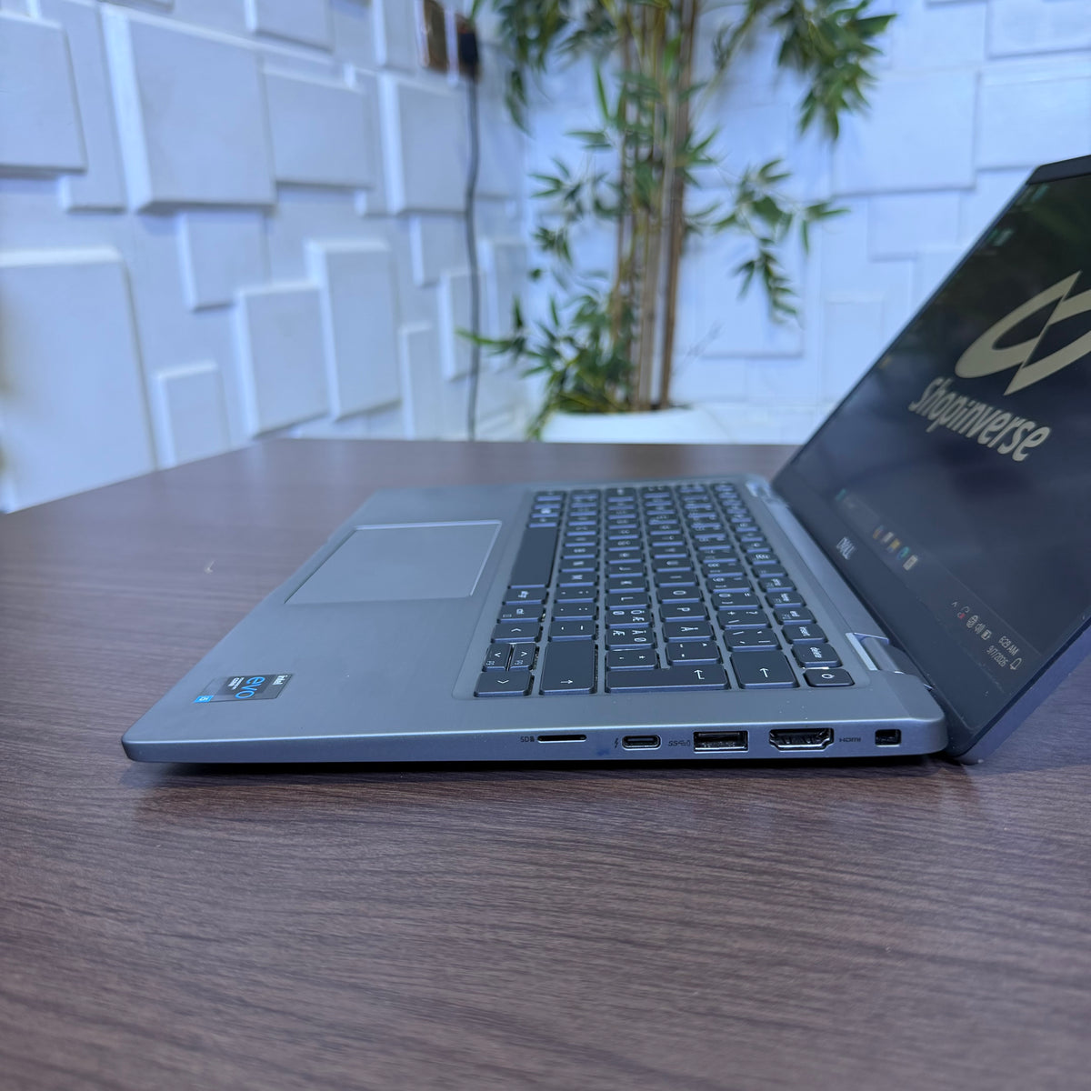 Dell Latitude 7420 | 11th Gen Core i5 | 16GB RAM | 256GB SSD | Full HD | Backlit Keyboard | Minor Scratch