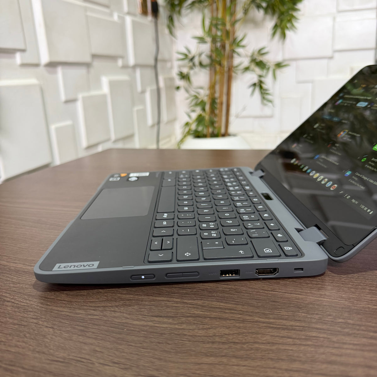 Lenovo 300e Yoga Chromebook Gen 4 | MediaTek Kompanio 520 | 8GB RAM | 64GB eMMC | Touchscreen