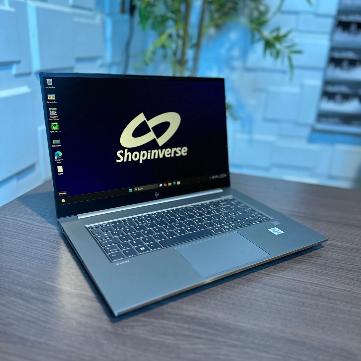 HP zBook Studio G7 - 10th Gen. Intel Core i9 - 512GB SSD - 32GB RAM - 4GB Nvidia Quadro - keyboard Light