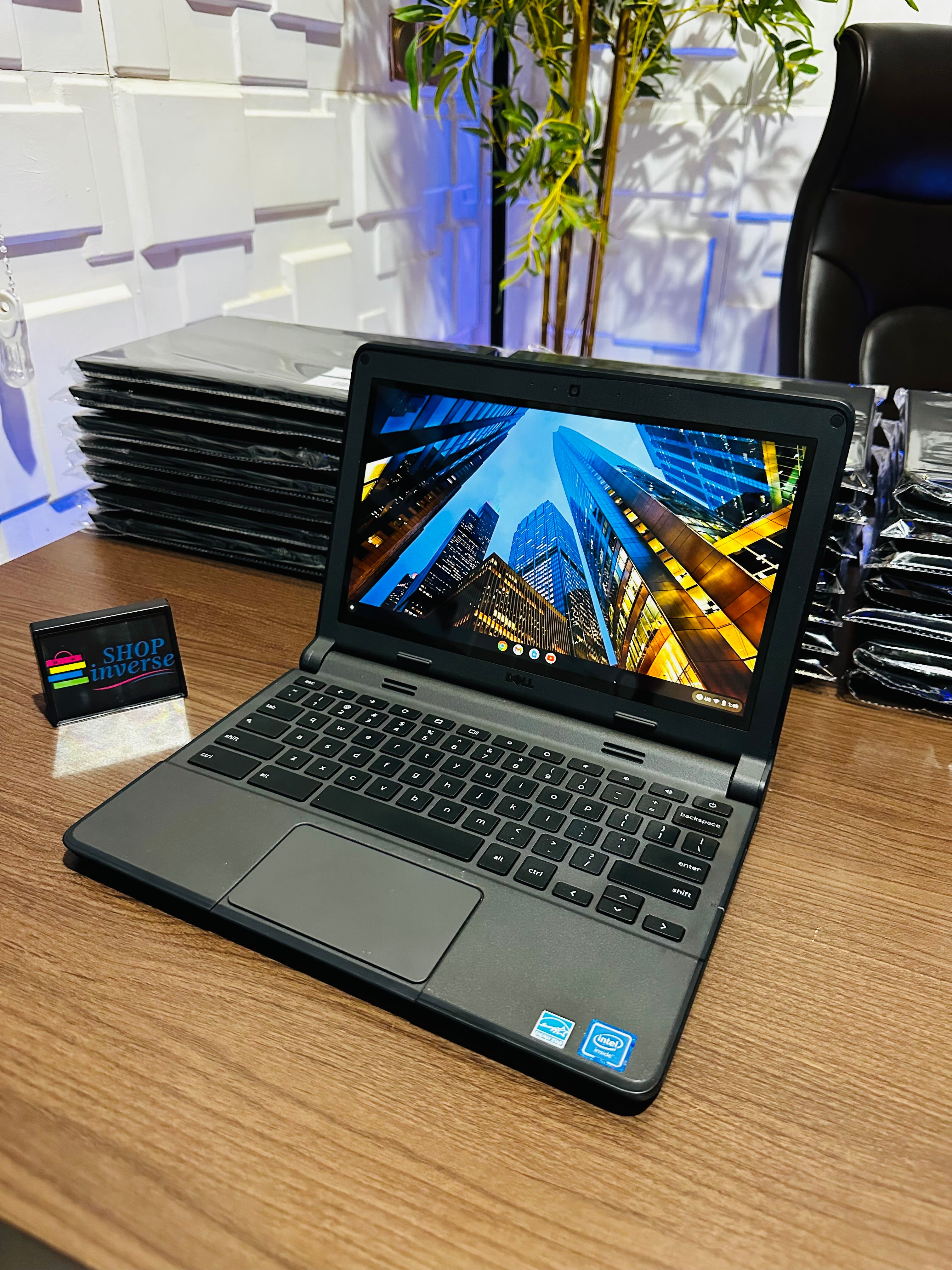 Dell Chromebook 11 - Intel Celeron N2840 - 16GB eMMC - 4GB RAM - Touchscreen - (Minor body dent)