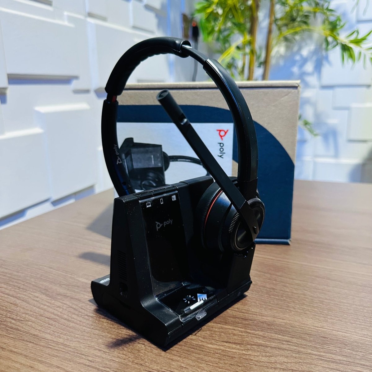 Poly Savi 8220 Office Wireless Dect Headset