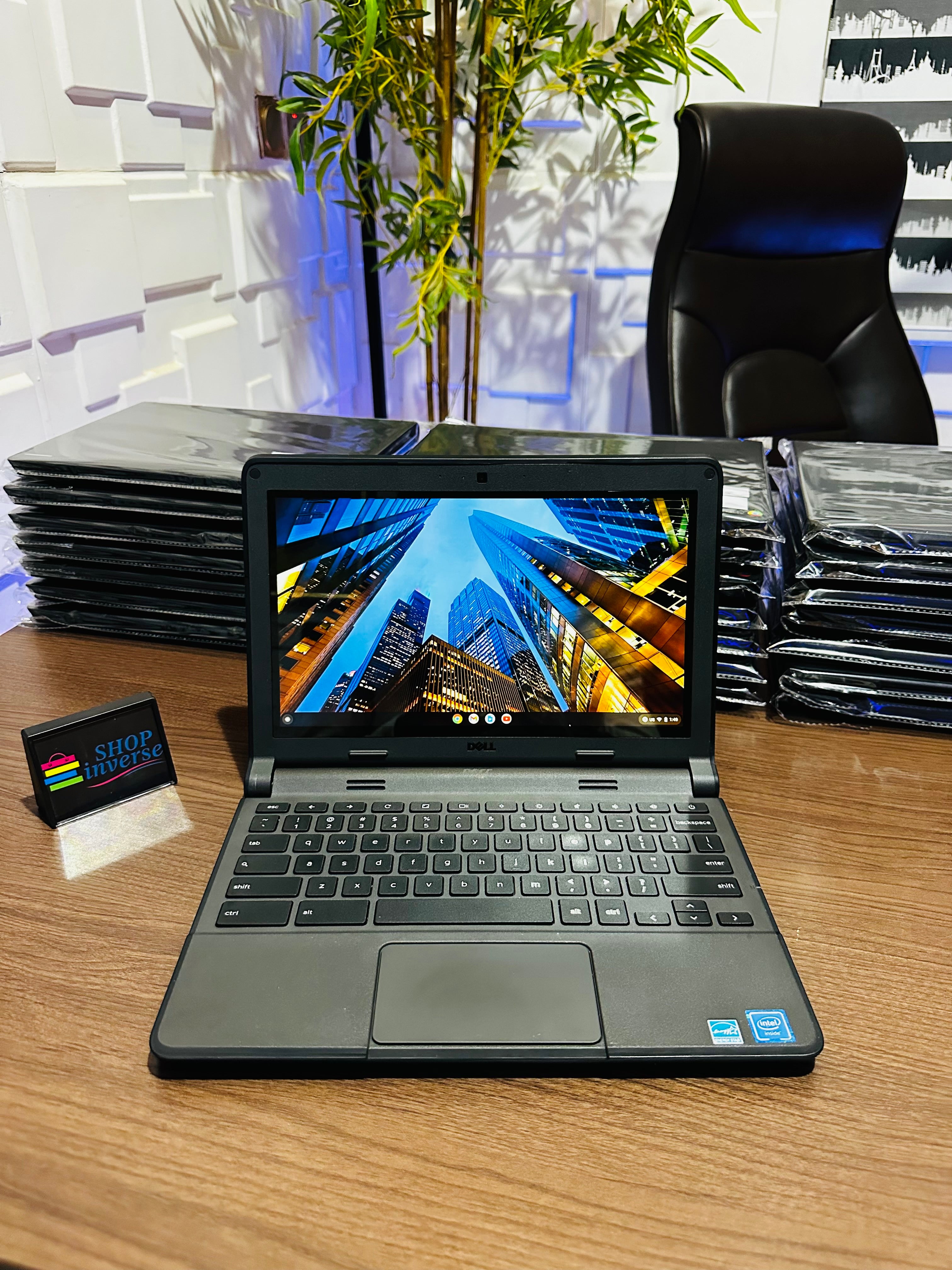 Dell Chromebook 11 - Intel Celeron N2840 - 16GB eMMC - 4GB RAM - Touchscreen - (Minor body dent)