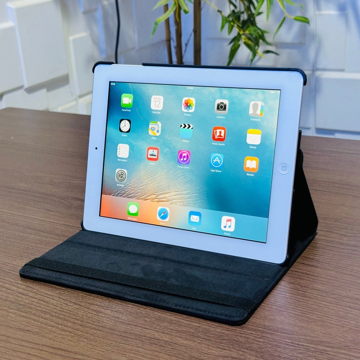 32GB Apple iPad 2 - WiFi - White