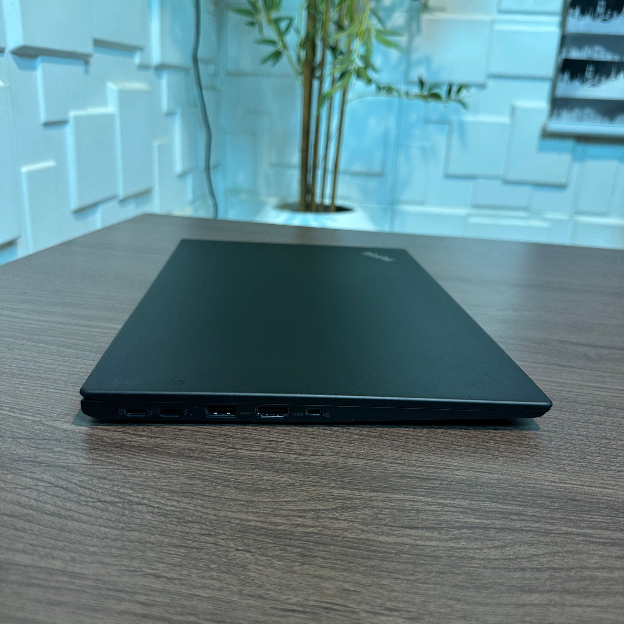 Lenovo ThinkPad X1 Carbon | 7th Gen Core i5 | 8GB RAM | 256GB SSD | Backlit Keyboard