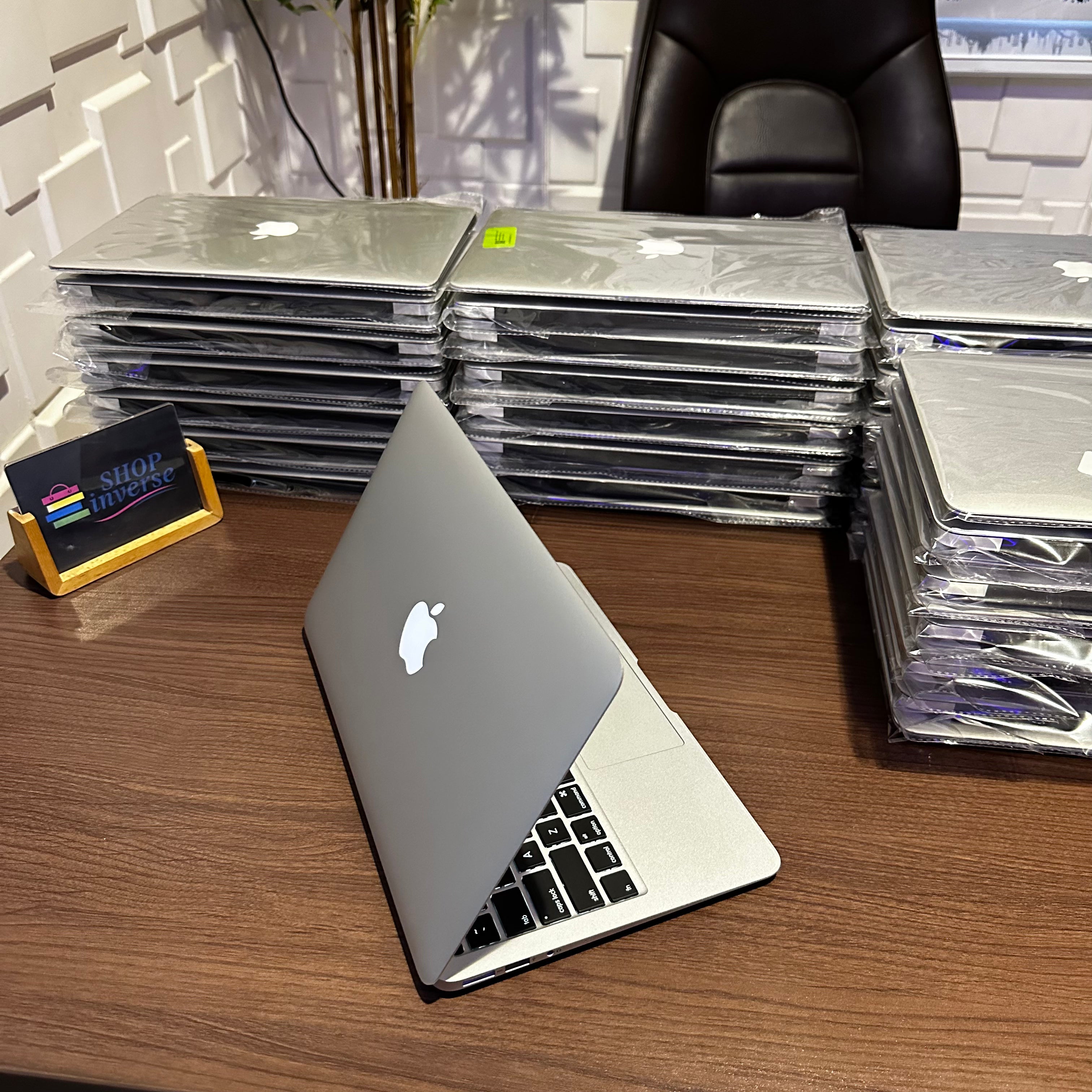 Apple MacBook Air 2015 - Intel Core i5 - 256GB SSD - 4GB RAM - Keypad Light