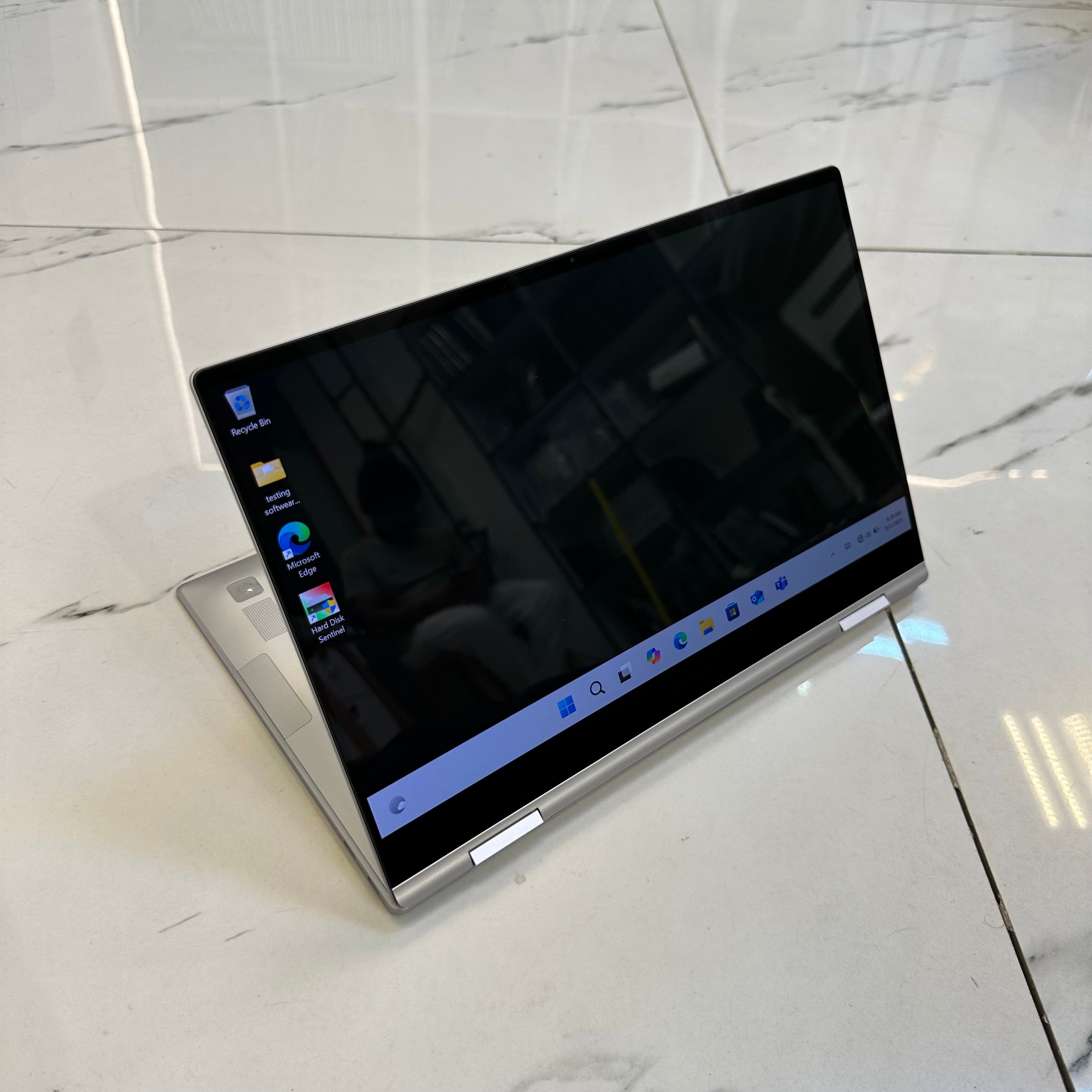 Samsung Galaxy Book 2 Pro 360 - 12th Gen. Intel Core i7 - 512GB SSD - 16GB RAM - Keyboard Light - Touchscreen