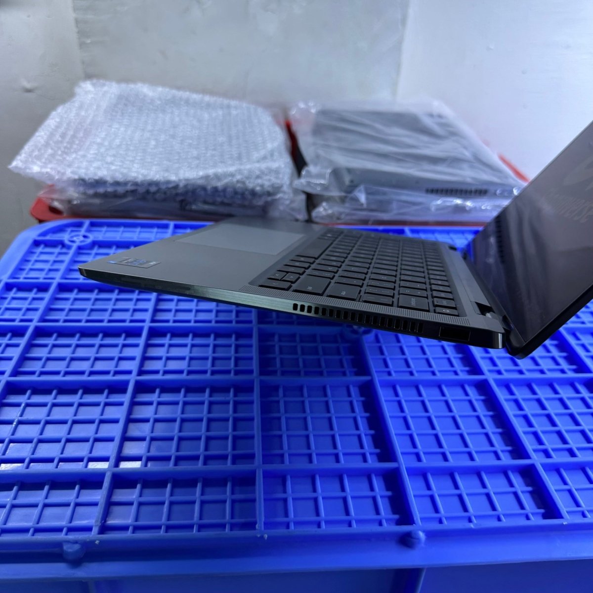 Dell Latitude 9420 2 - in - 1 - 11th Gen Intel Core i7 - 512GB SSD - 32GB RAM - Touchscreen