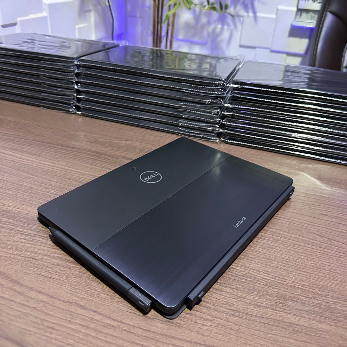 Dell Latitude 5290 2 - in - 1 - 8th Gen. Intel Core i5 - 256GB SSD - 8GB RAM - Keyboard Light - Touchscreen