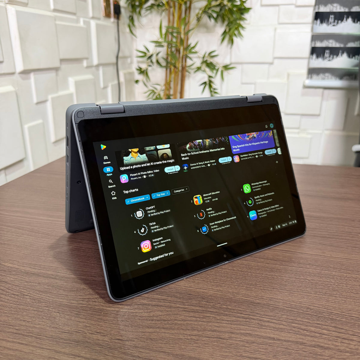 Lenovo 300e Yoga Chromebook Gen 4 | MediaTek Kompanio 520 | 8GB RAM | 64GB eMMC | Touchscreen