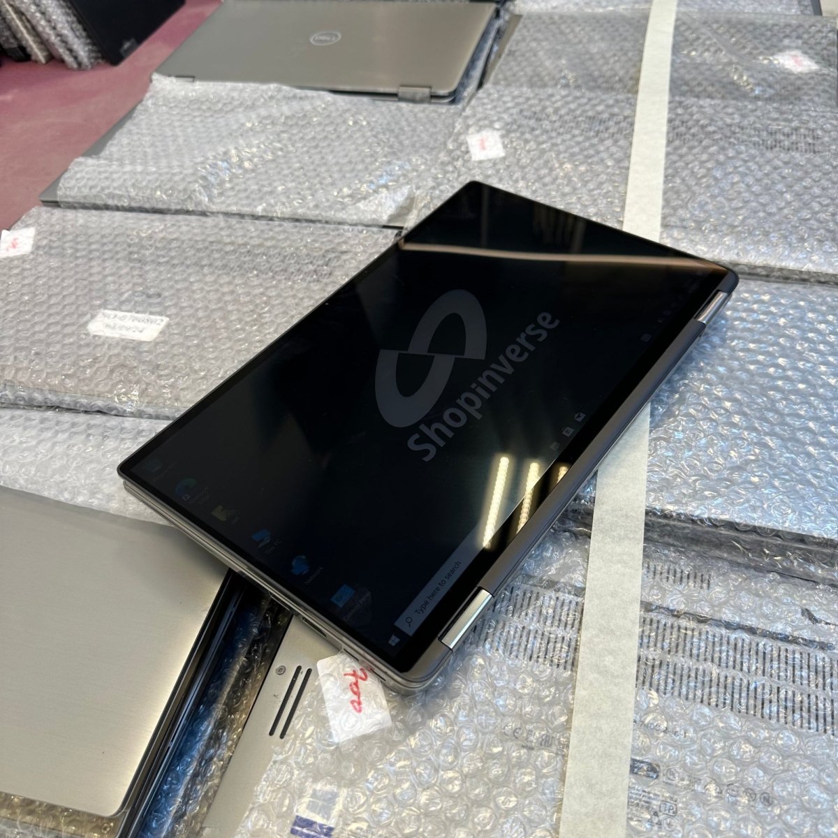 Dell Latitude 7400 2 - in - 1 - 8th Gen. Intel Core i7 - 512GB SSD - 16GB RAM - Keyboard Light - Touchscreen - Facial Recognition