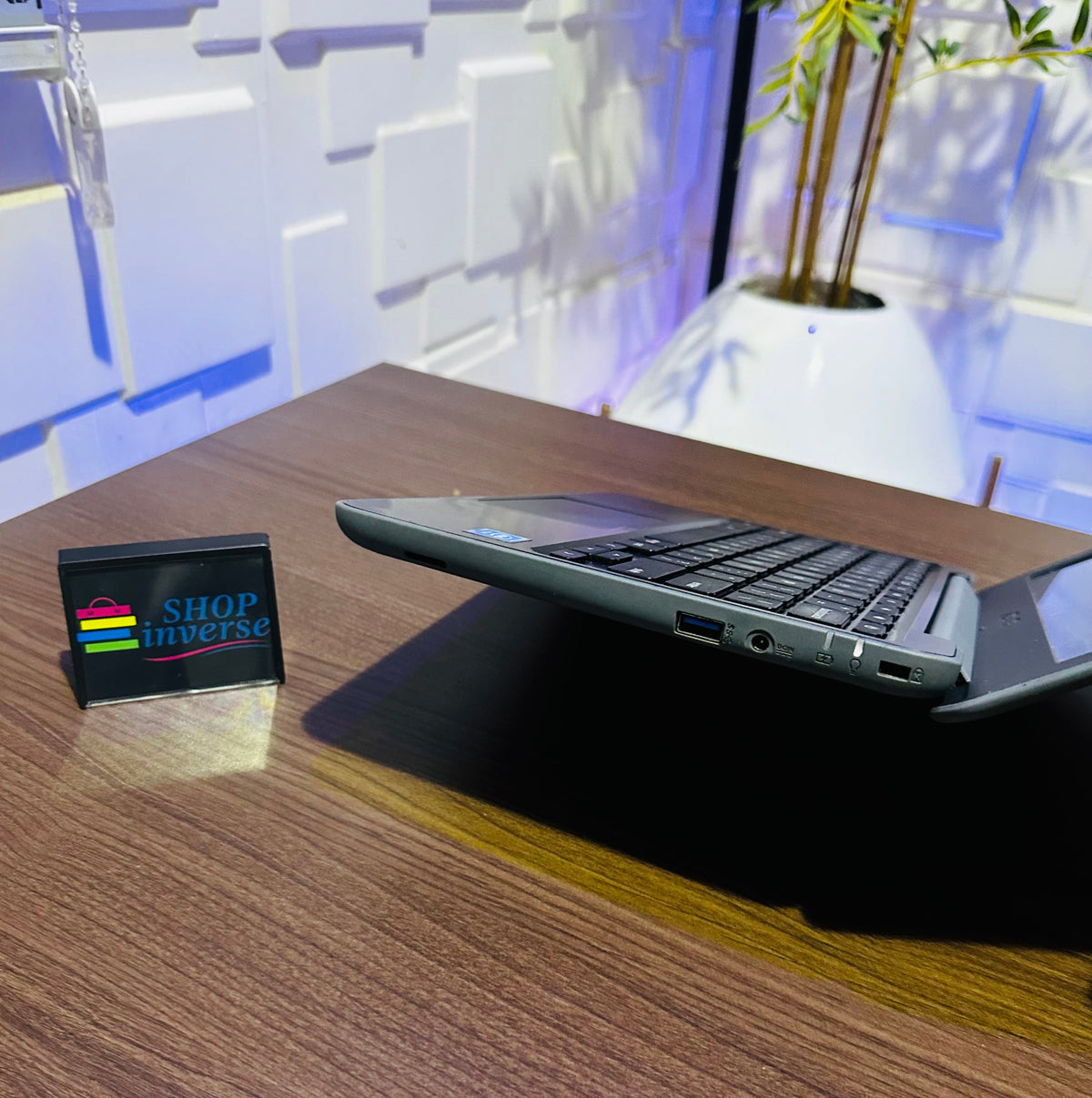 ASUS Chromebook C204M | Intel Celeron N3060 | 4GB RAM | 16GB eMMC | Minor Scratch
