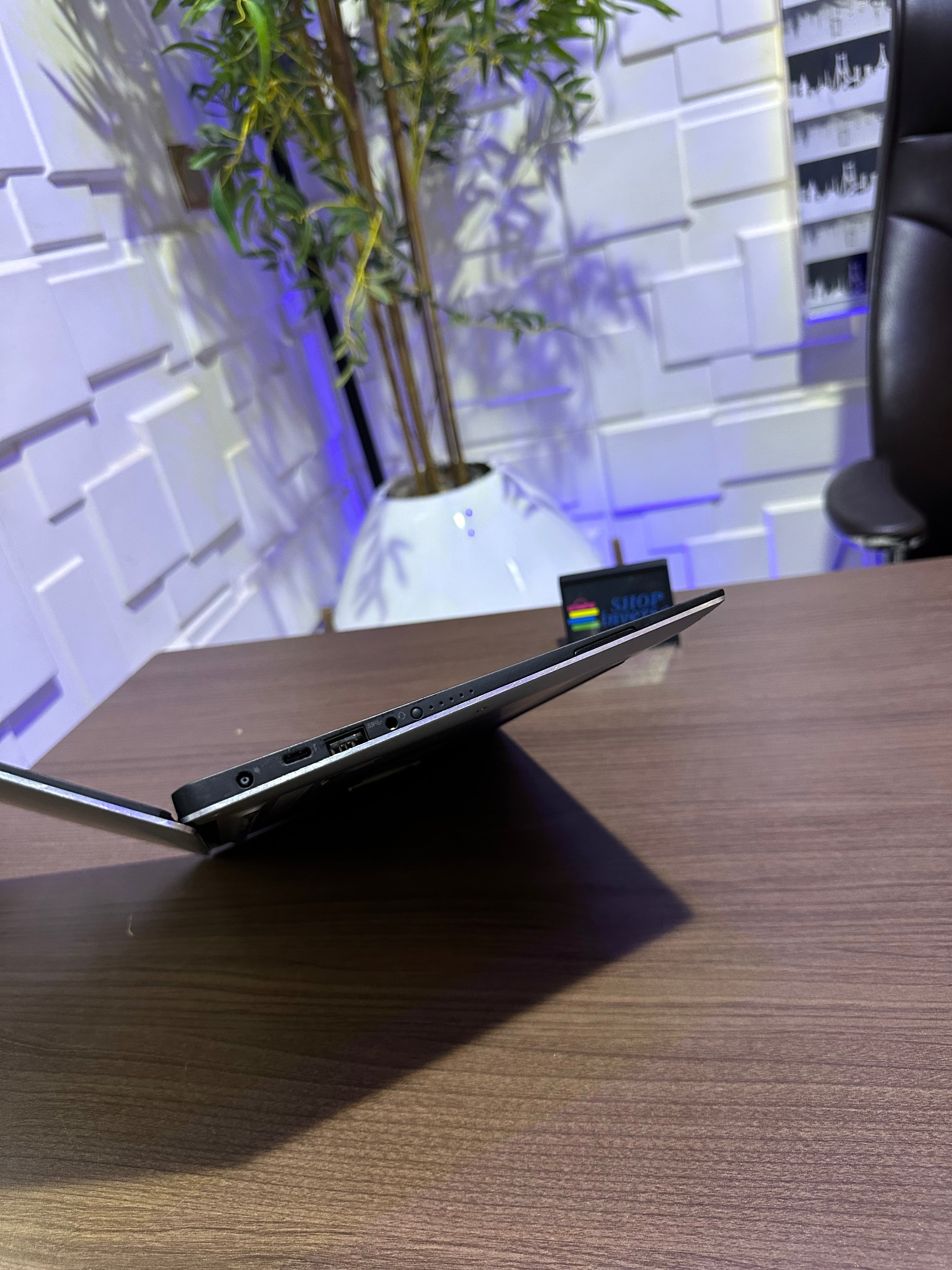Dell XPS 13 9350 | 6th Gen Core i5 | 8GB RAM | 256GB SSD | Backlit Keyboard