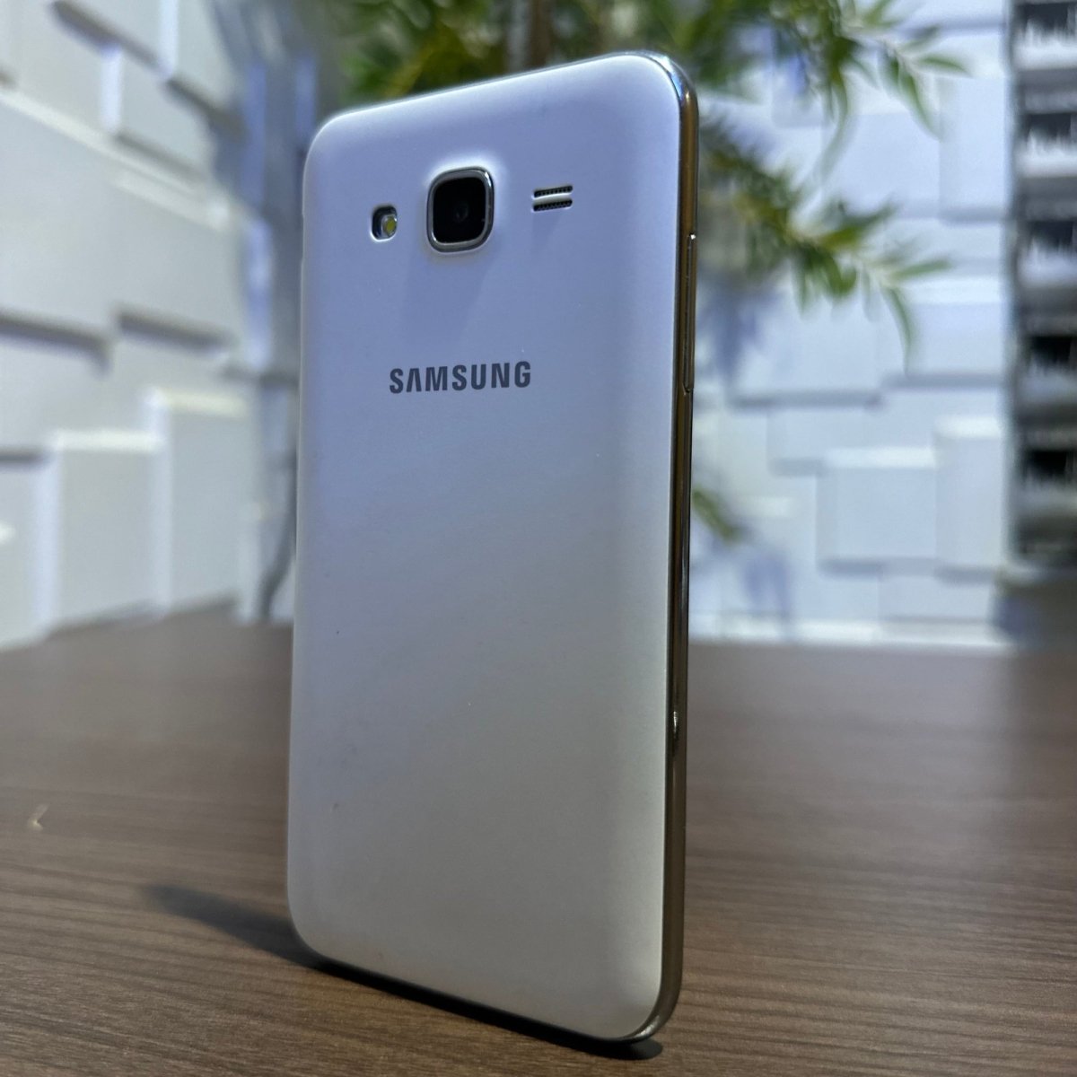 8GB Samsung Galaxy J5 (2015)