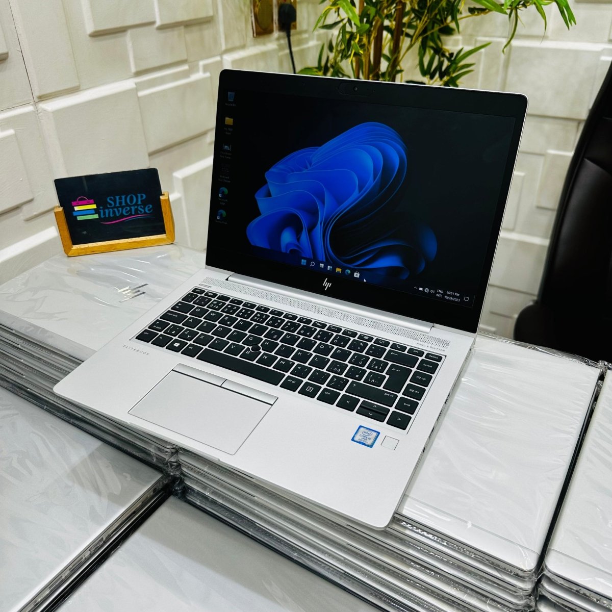 HP EliteBook 840 G5 - 7th Gen. Intel Core i5 - 256GB SSD - 8GB RAM - Keypad Light
