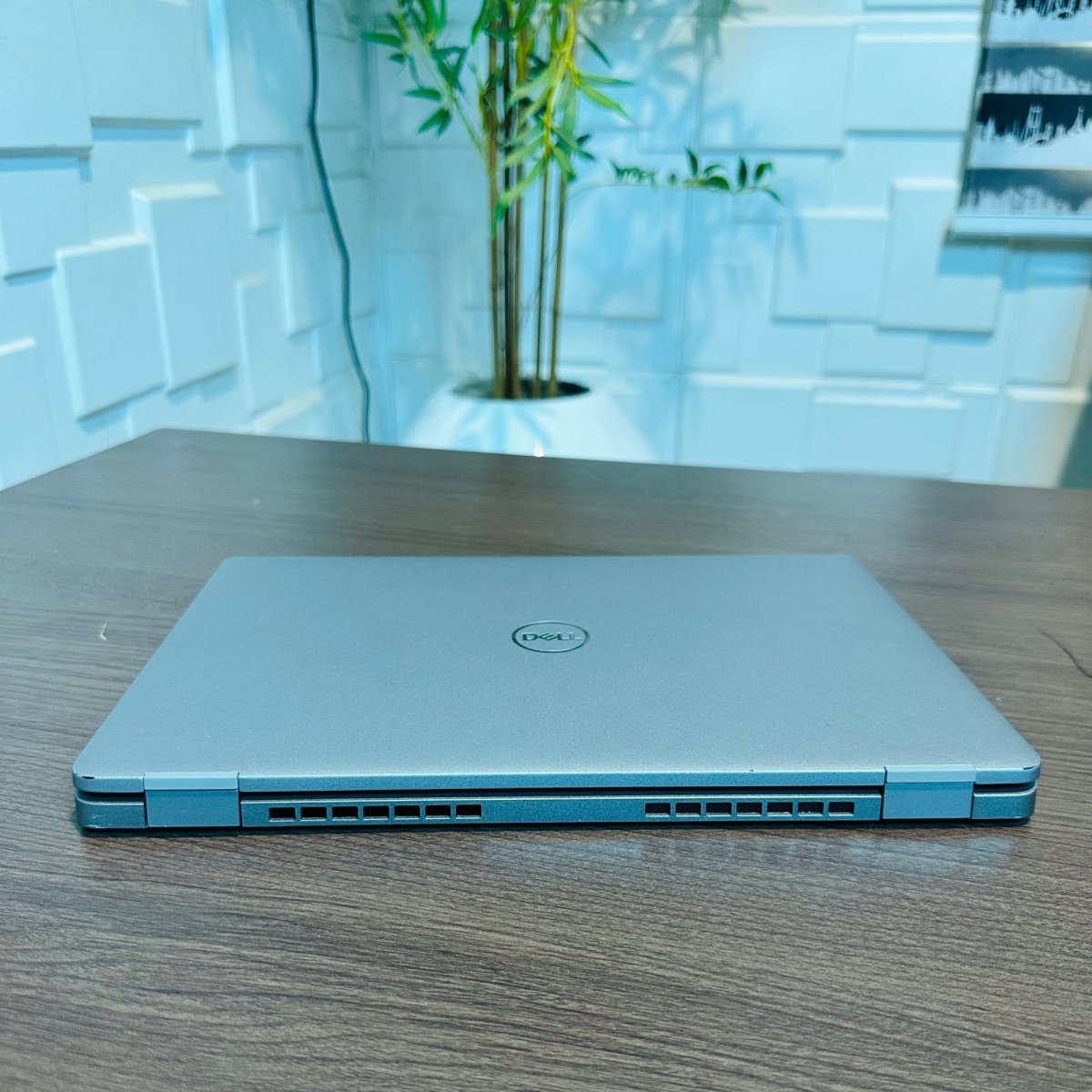 Dell Latitude 5320 - 11th Gen. Intel Core i5 - 256GB SSD - 8GB RAM
