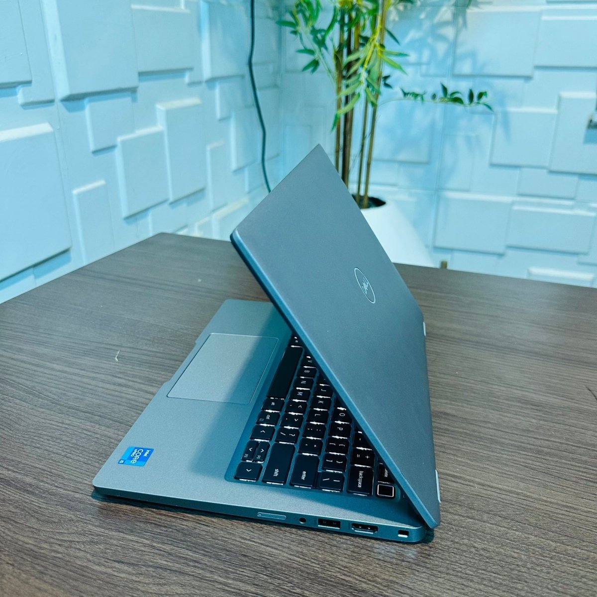 Dell Latitude 5320 - 11th Gen. Intel Core i5 - 256GB SSD - 8GB RAM