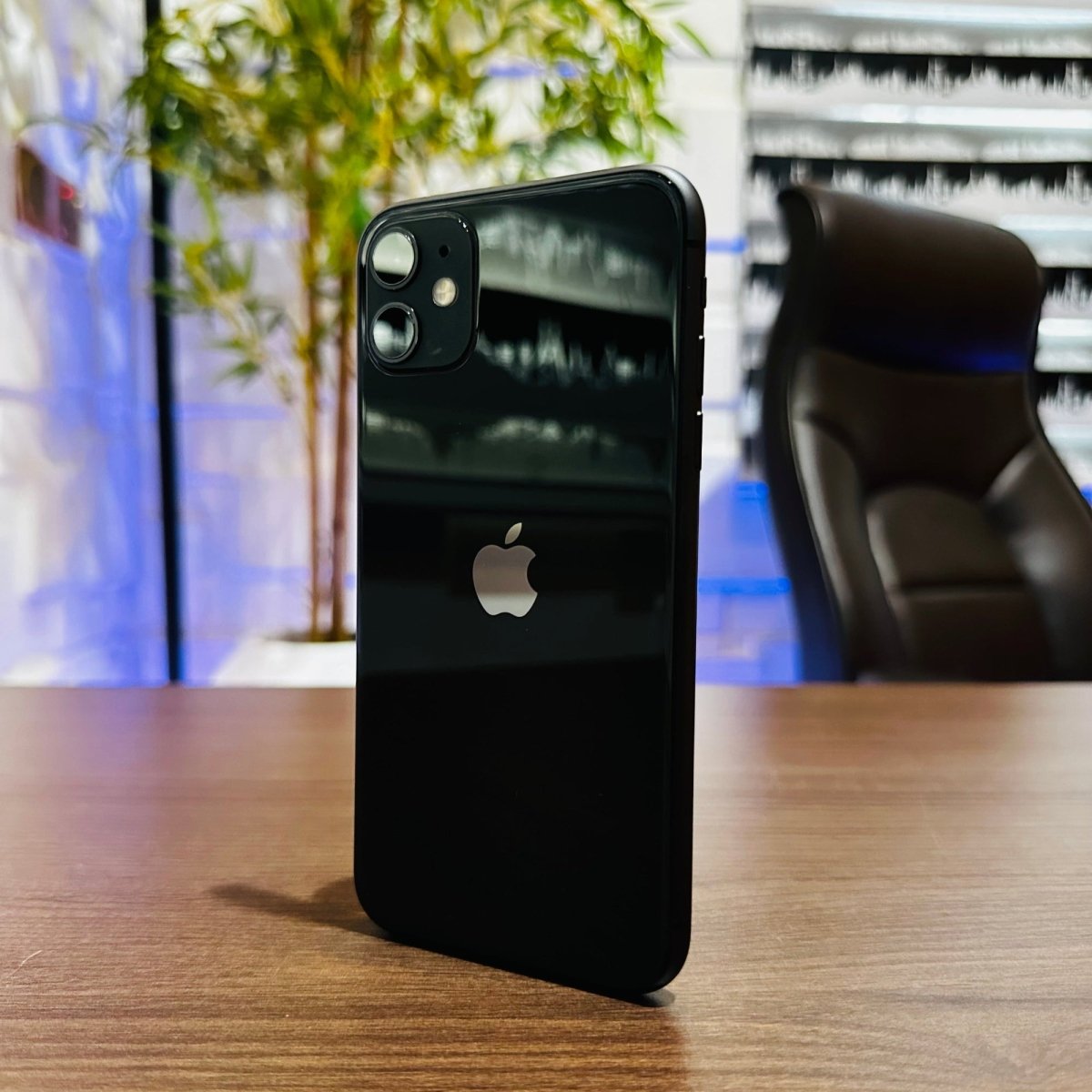 64GB Apple iPhone 11 - Black