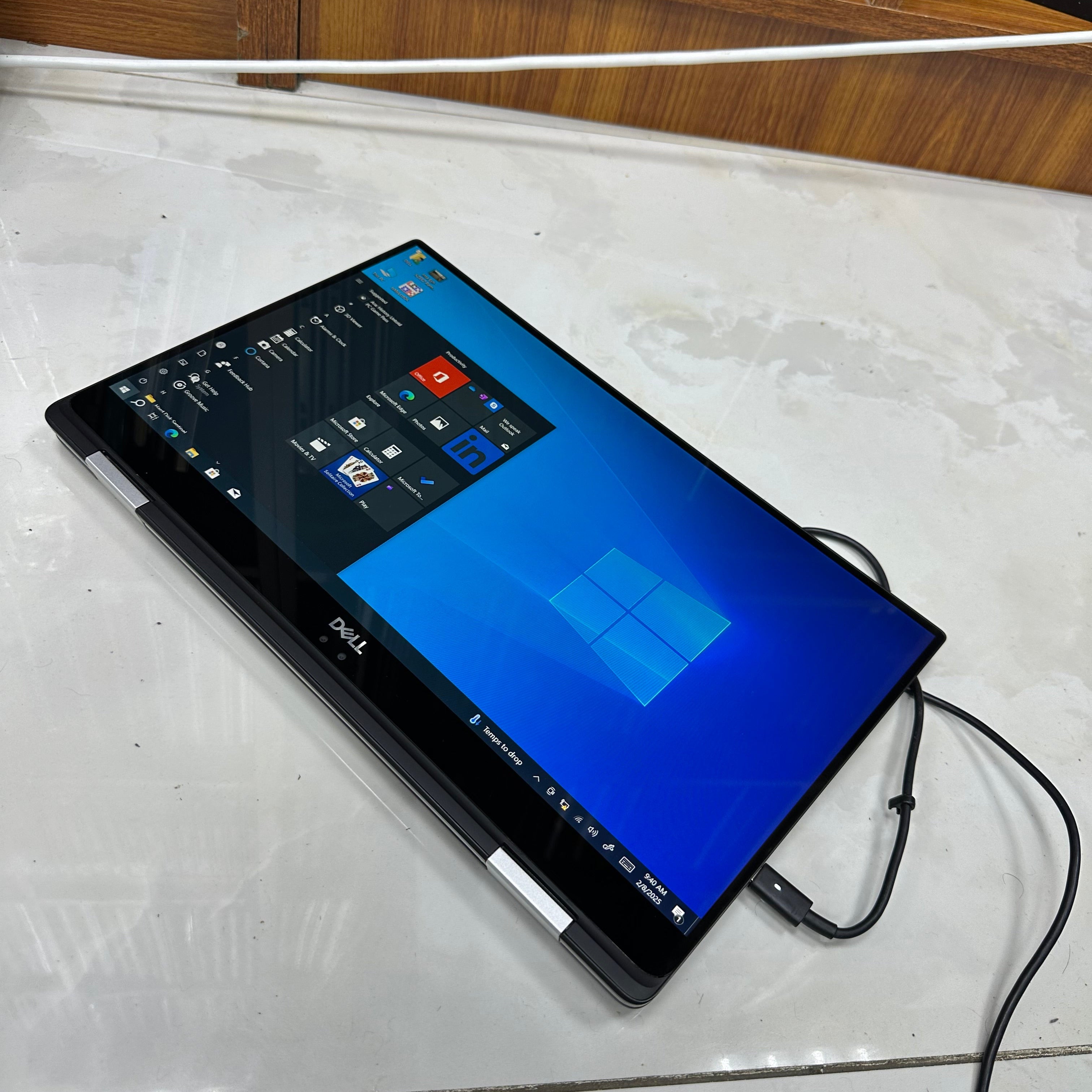 Dell XPS 15 9575 2-in-1 | 8th Gen Core i5 | 8GB RAM | 512GB SSD | 4GB Graphics | Touchscreen | Backlit Keyboard