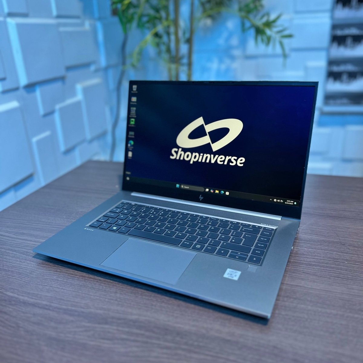 HP zBook Studio G7 - 10th Gen. Intel Core i9 - 512GB SSD - 32GB RAM - 4GB Nvidia Quadro - keyboard Light