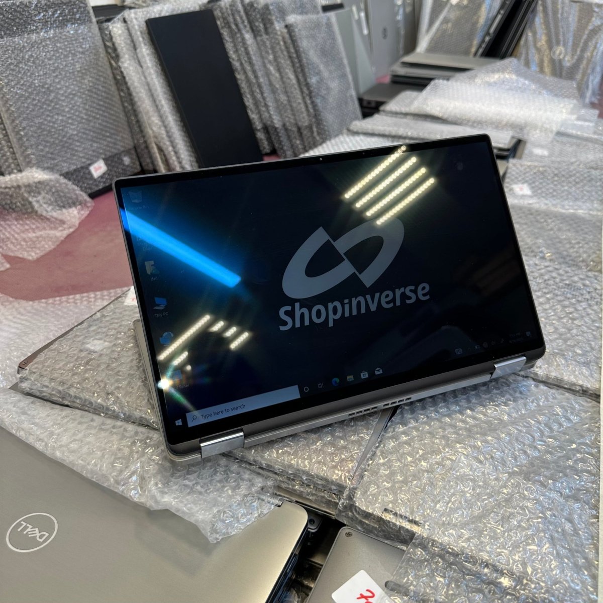 Dell Latitude 7400 2 - in - 1 - 8th Gen. Intel Core i7 - 512GB SSD - 16GB RAM - Keyboard Light - Touchscreen - Facial Recognition