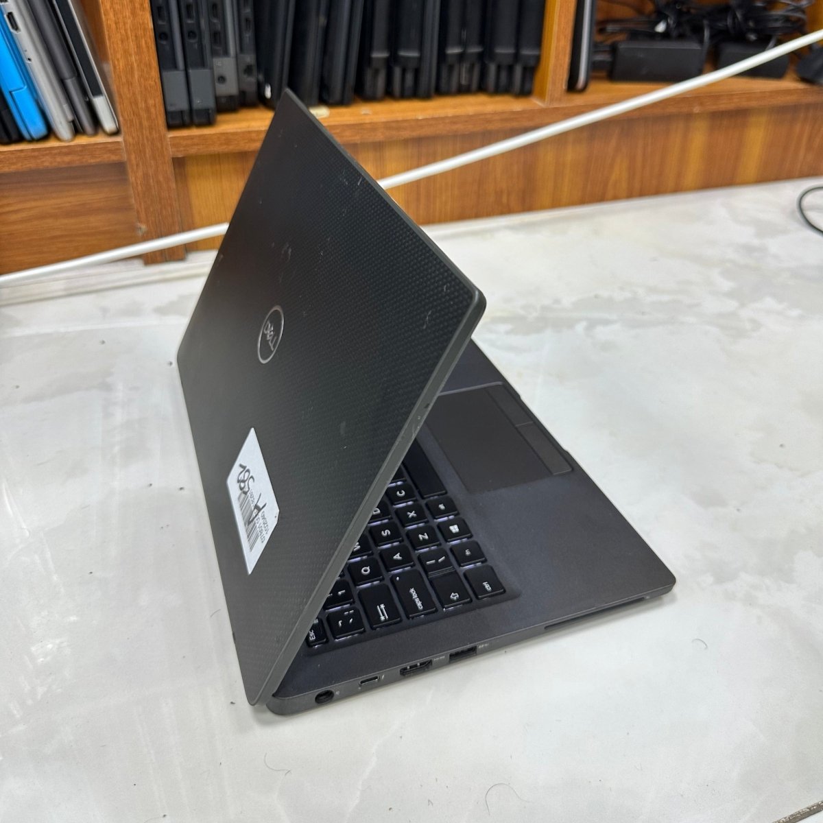 Dell Latitude 7400 - 8th Gen. Intel Core i5 - 256GB SSD - 16GB RAM - keyboard Light