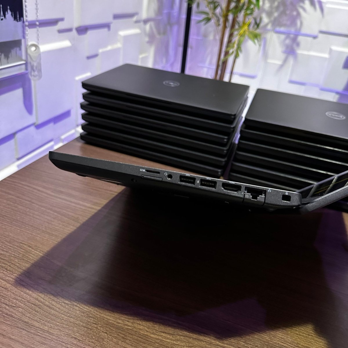 Dell Latitude 5400 - 8th Gen. Intel Core i5 - 256GB SSD - 16GB RAM - keyboard Light - Touchscreen