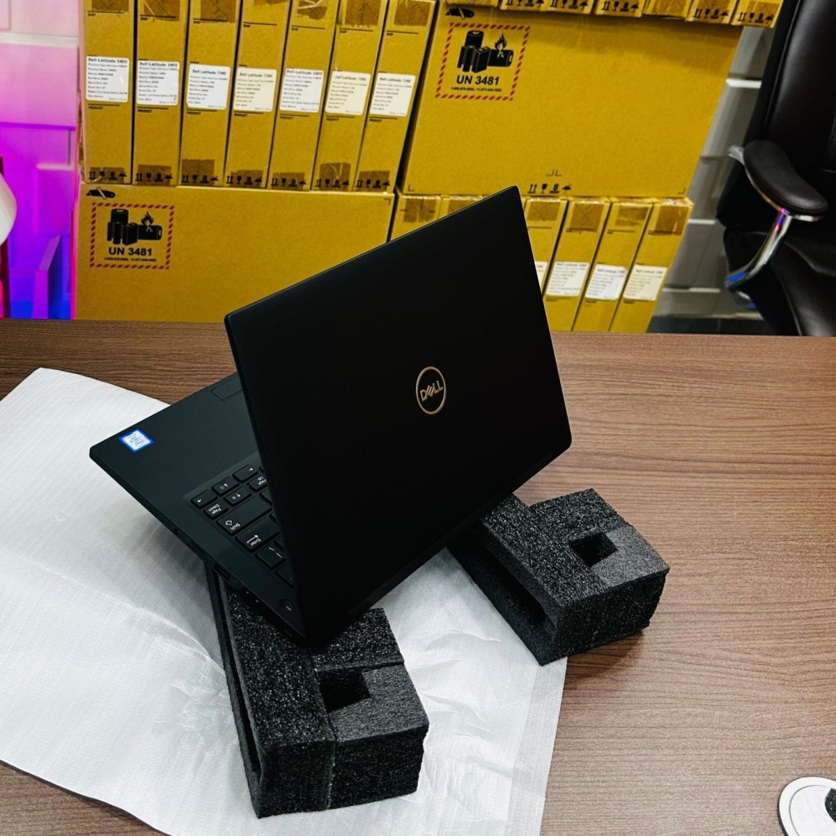Dell Latitude 7390 - 8th Gen. Intel Core i5 - 256GB SSD - 16GB RAM - keyboard Light - Touchscreen