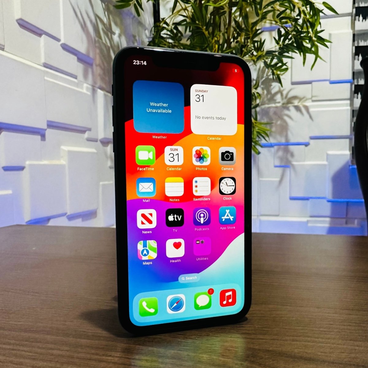 64GB Apple iPhone 11 - Black