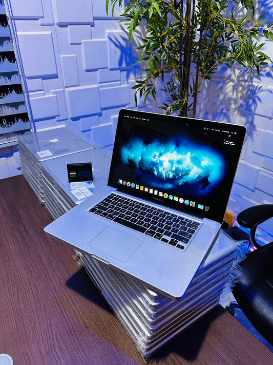 15-inch Apple MacBook Pro 2012 - Intel Core i7 - 500GB HDD - 4GB RAM - Keyboard Light
