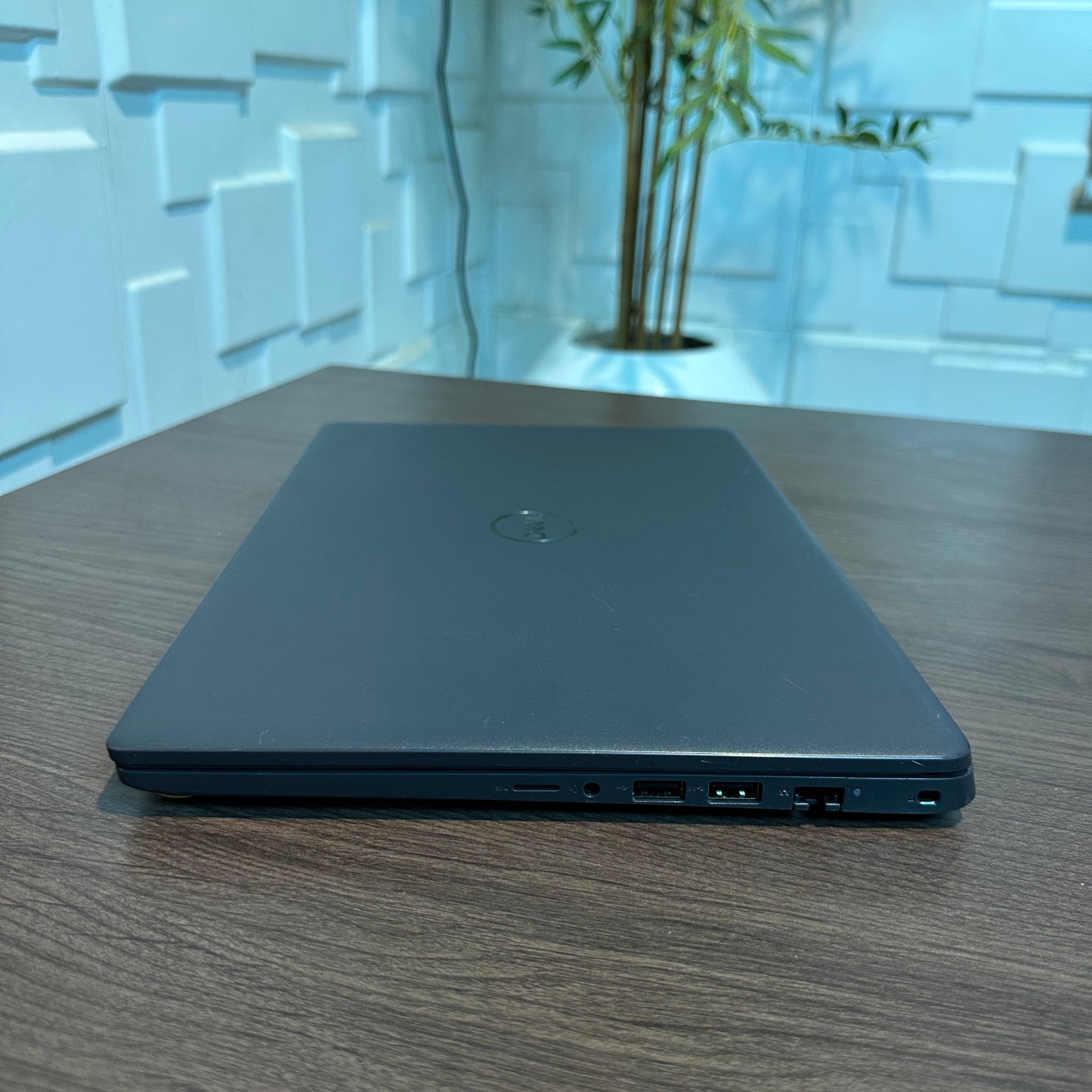 Dell Latitude 3410 | 10th Gen Core i5 | 8GB RAM | 256GB SSD | Full HD Touchscreen
