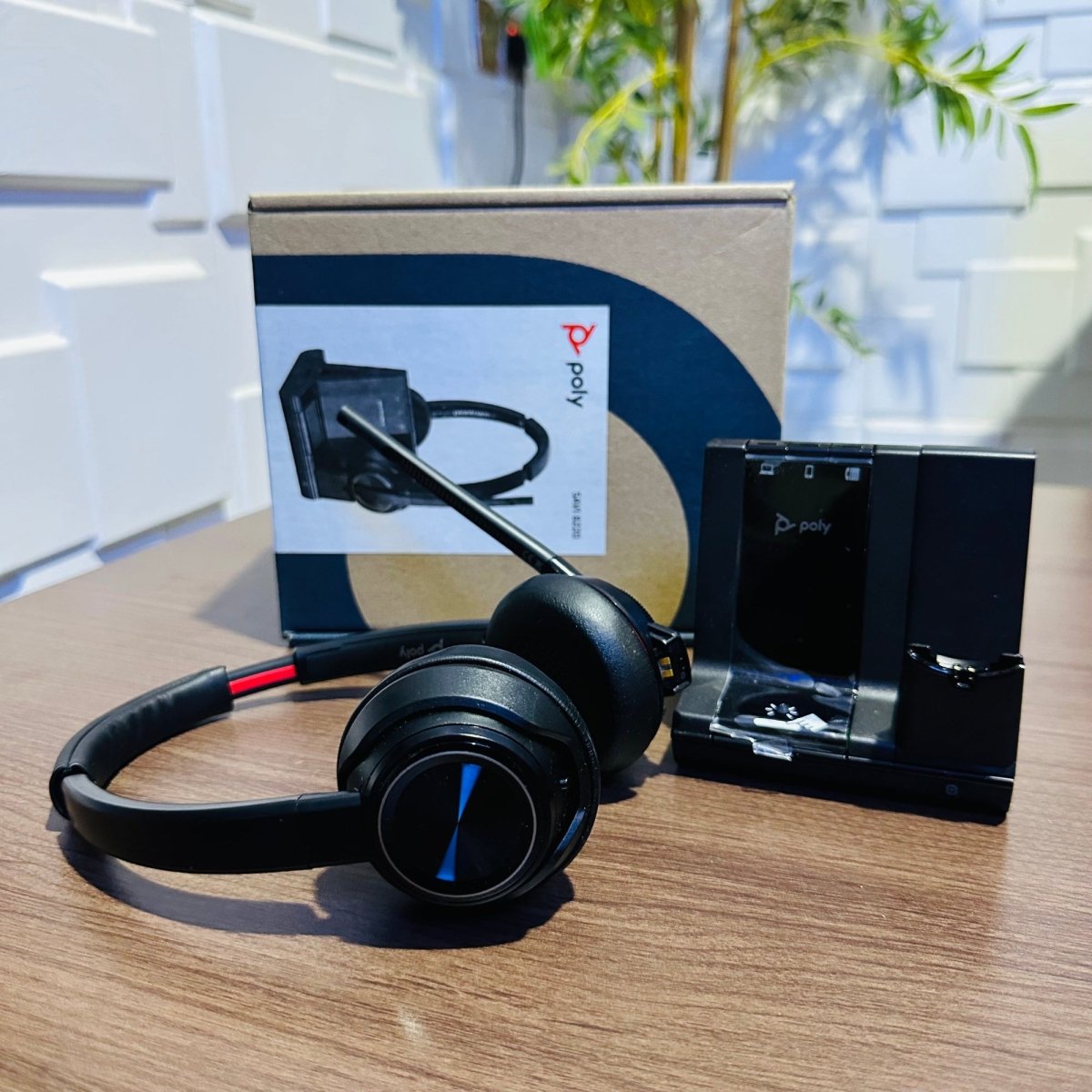 Poly Savi 8220 Office Wireless Dect Headset